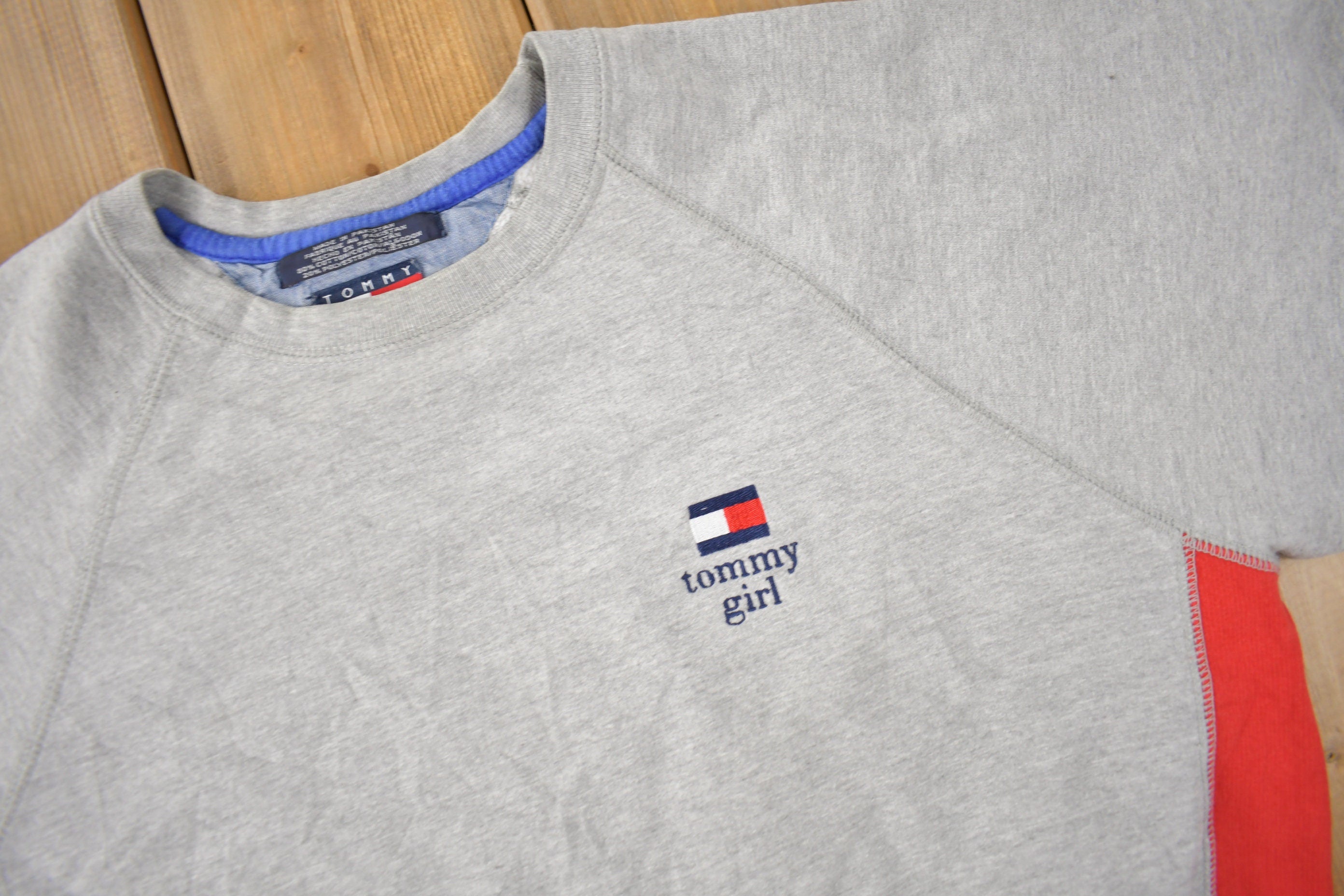 Vintage 1990s Tommy Hilfiger Tommy Girl Embroidered Crewneck Sweatshirt Size M