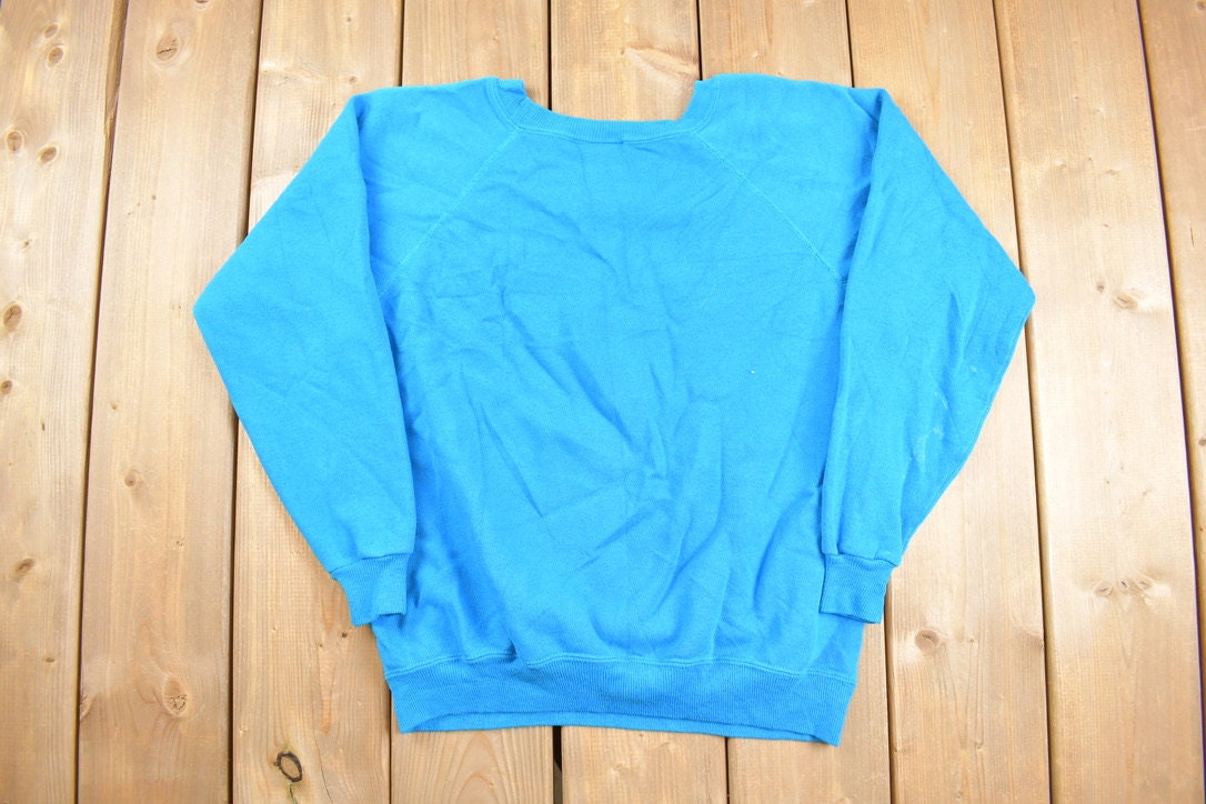 Vintage 1980s Hanes Her Way Raglan Crewneck Sweatshirt / 80s Crewneck / Vintage Blank / Essential / Made in USA / 90s Blank / Blue