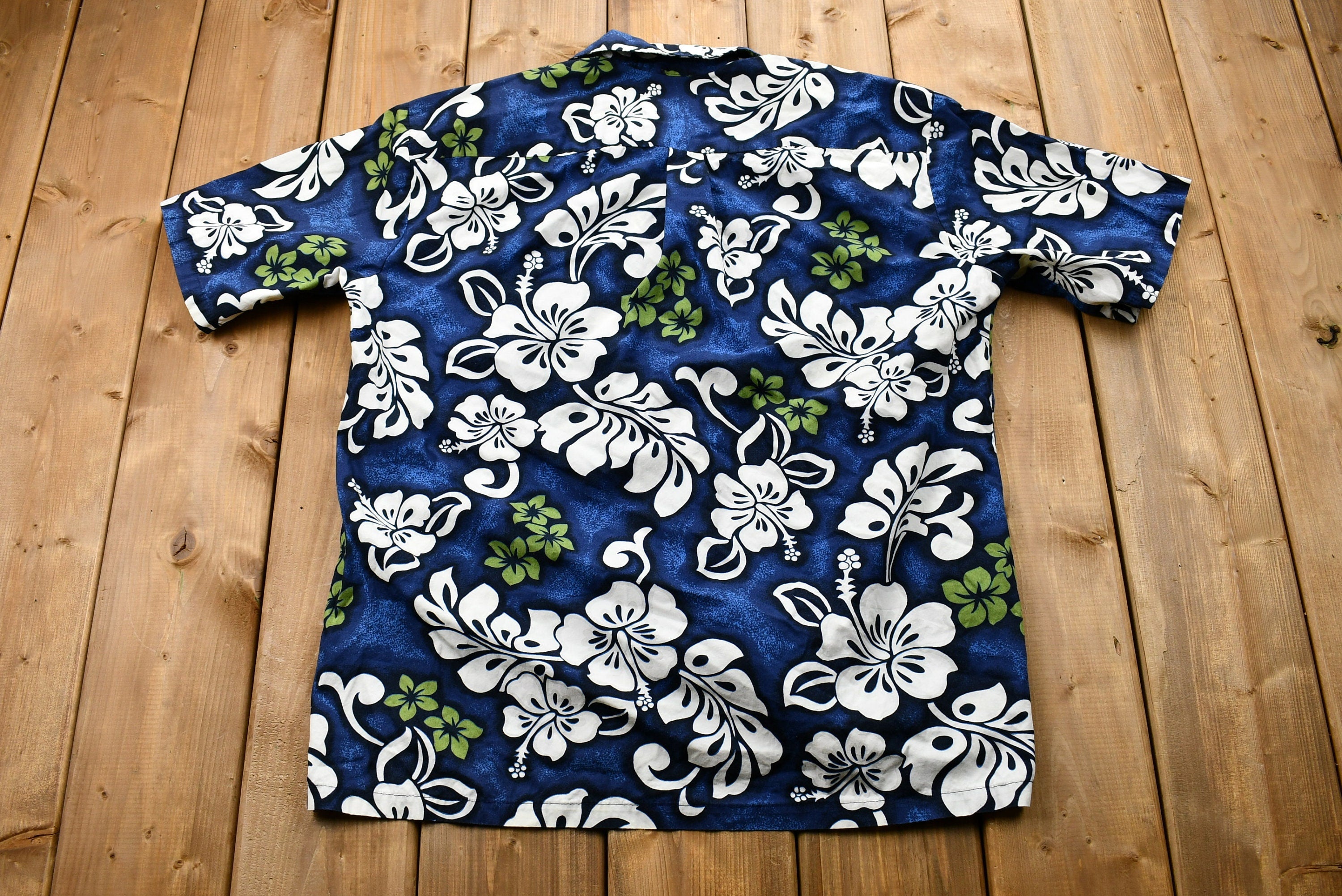 Vintage 1990s Hilo Hattie Hawaiian Button Up Shirt