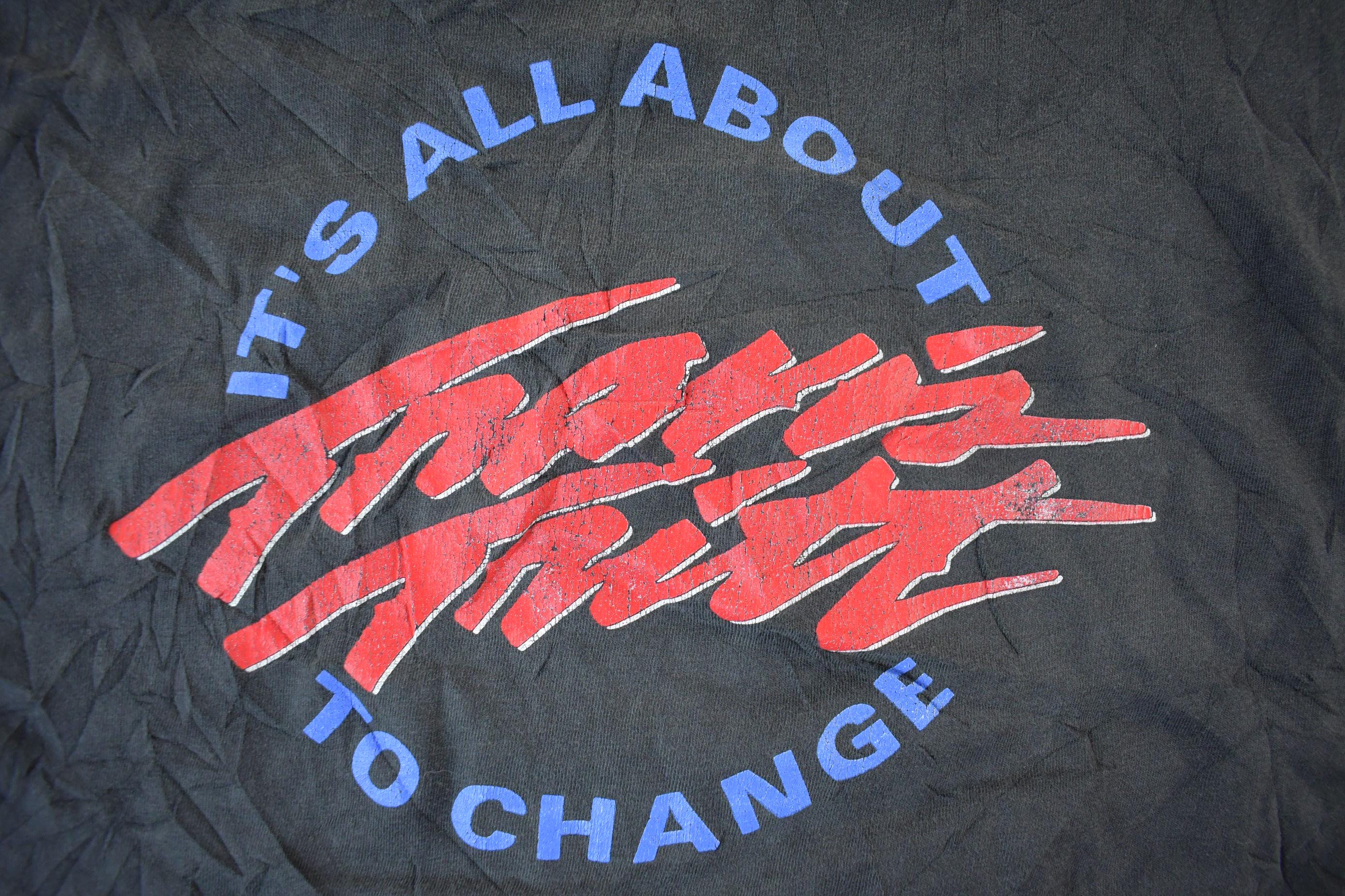 Vintage 1990s Travis Tritt It's All About To Change Graphic Country Music T-Shirt Men's XL  Tour Concert Graphic  Single Stitch  Hanes