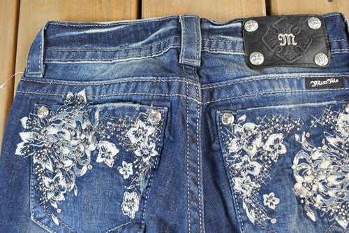 Vintage Y2K Miss Me Bedazzled Low Rise Jeans Size 26x31 / Straight Cut Jeans / Y2K Style / Embroidered Jeans / 2000s / Contrast Stitching