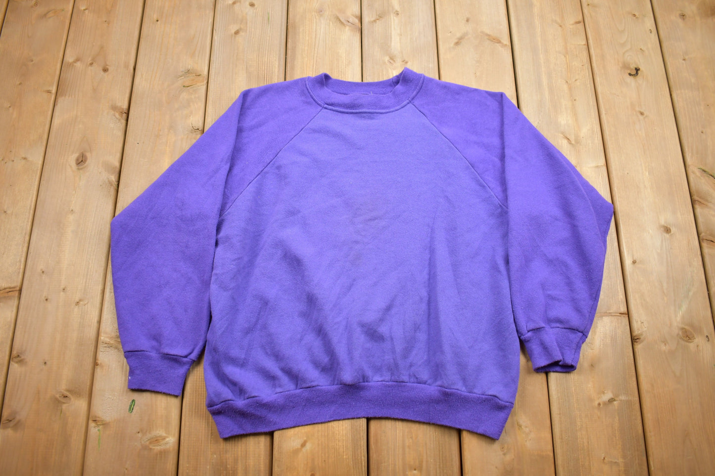 Vintage 1980s Blank Raglan Crewneck Sweatshirt / Made in USA / 80s Crewneck / Basics / Athleisure / Streetwear / Blank Vintage Essentials