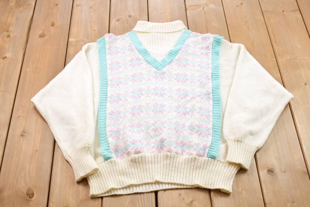 Vintage 1990s Snowflake Theme Knitted Turtleneck Sweater
