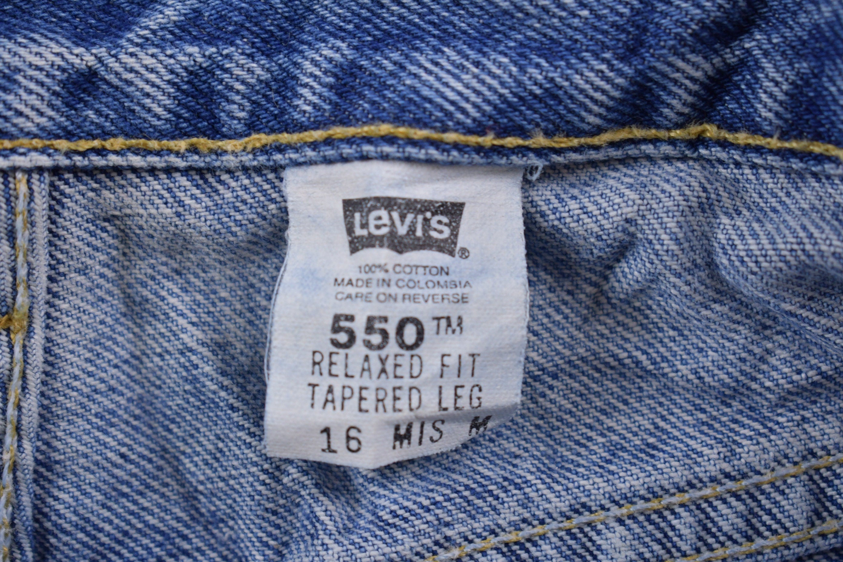 Vintage 1990s Levi's 550 Red Tab Jeans Size 32 x 30