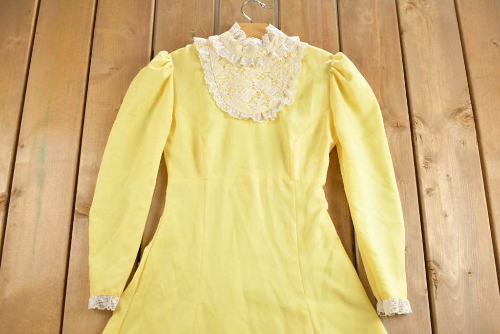 Vintage 1950s Lace Collar Dress