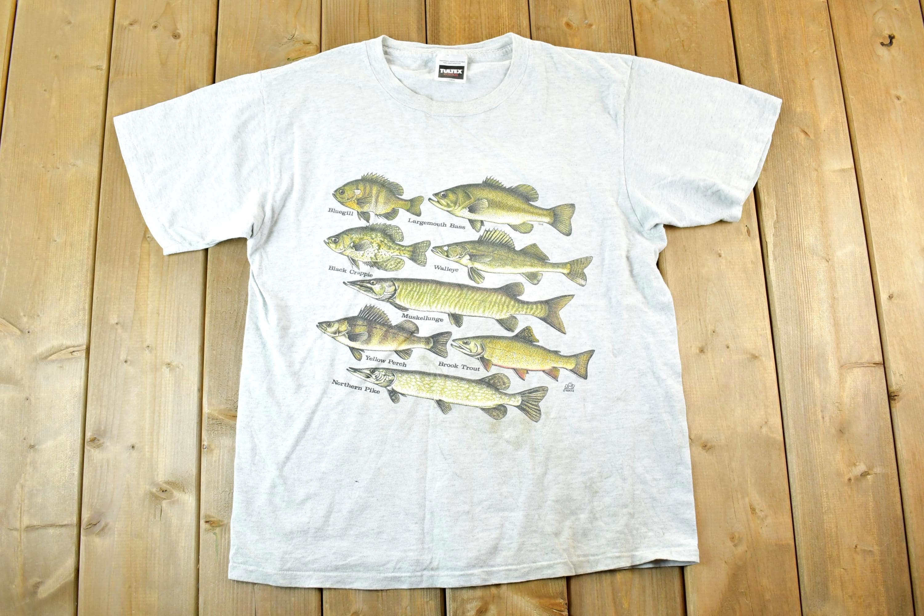 Vintage 1990s Canadian Fish Outdoorsman T-Shirt Mens M