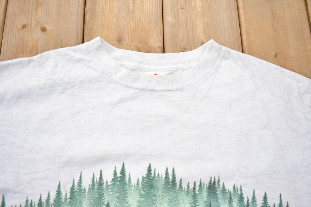 Vintage 1990s Forrest Raccons Black Bears Graphic T-Shirt