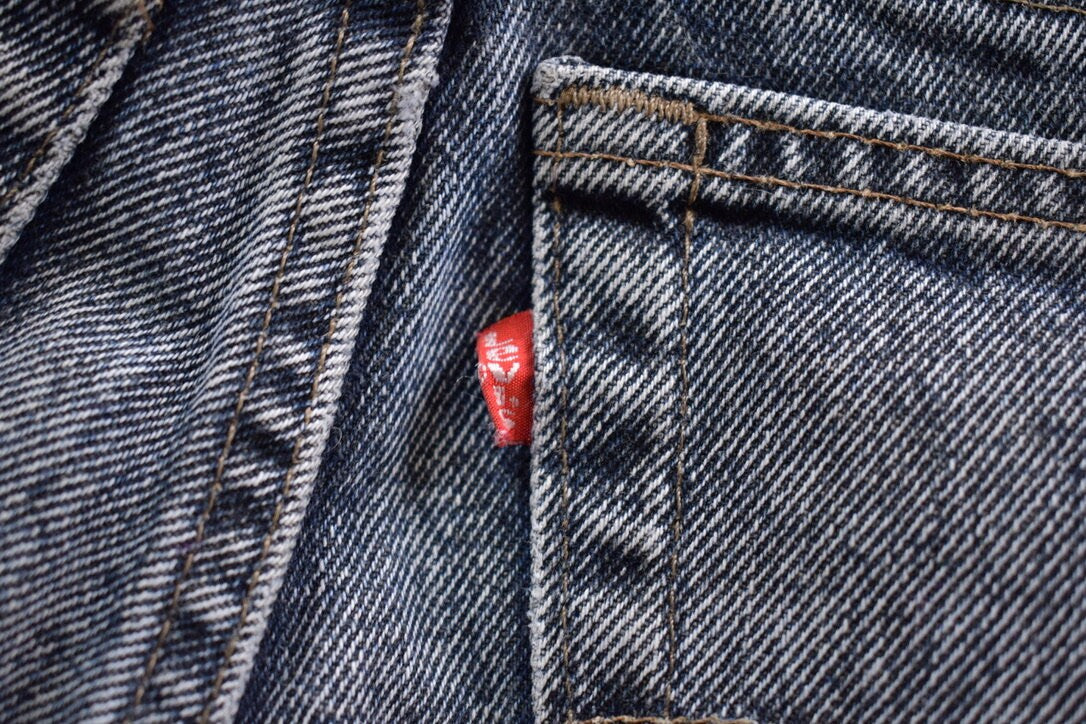 Vintage 1990s Levi's 550 Red Tab Denim Jeans Size 30 x 32