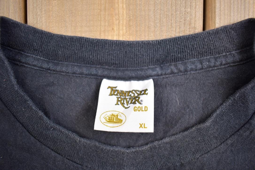 Vintage 1994 Red Wold Tennesse River Gold Single Stitce T-Shirt Made In USA
