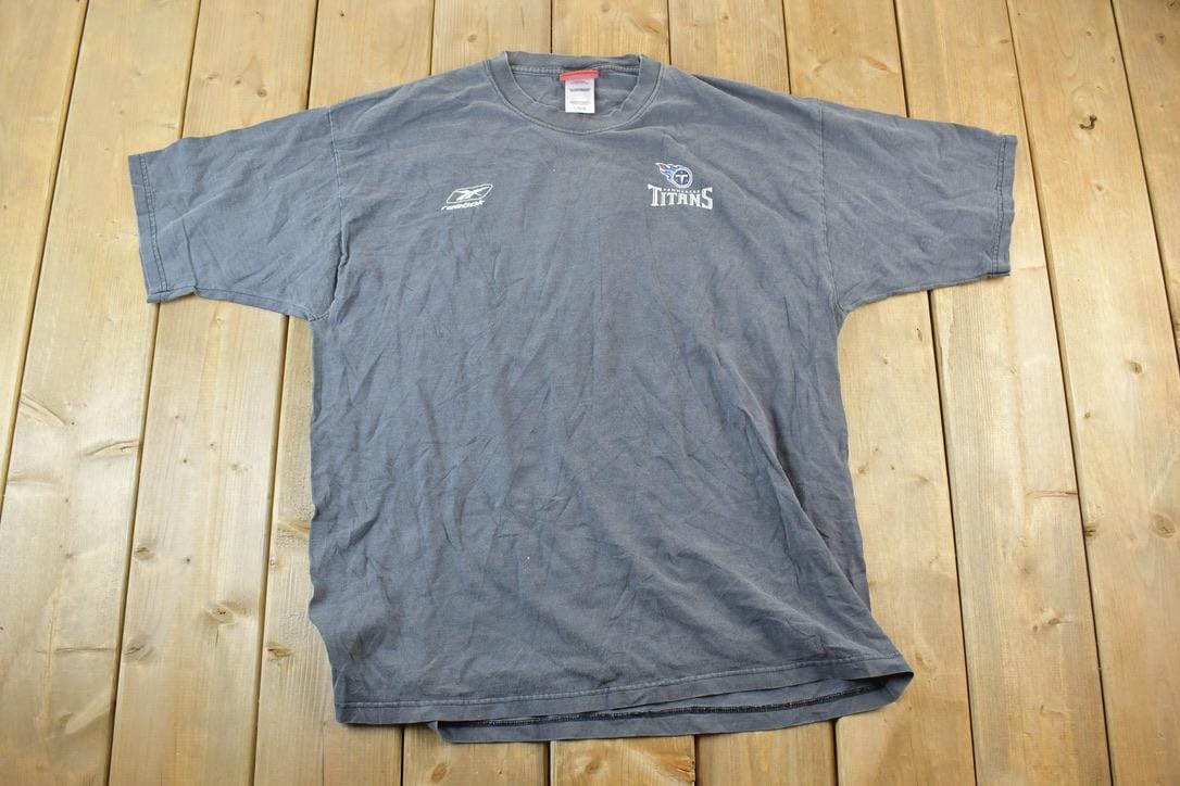 Vintage 1990s Tennessee Titans NFL Graphic T-Shirt