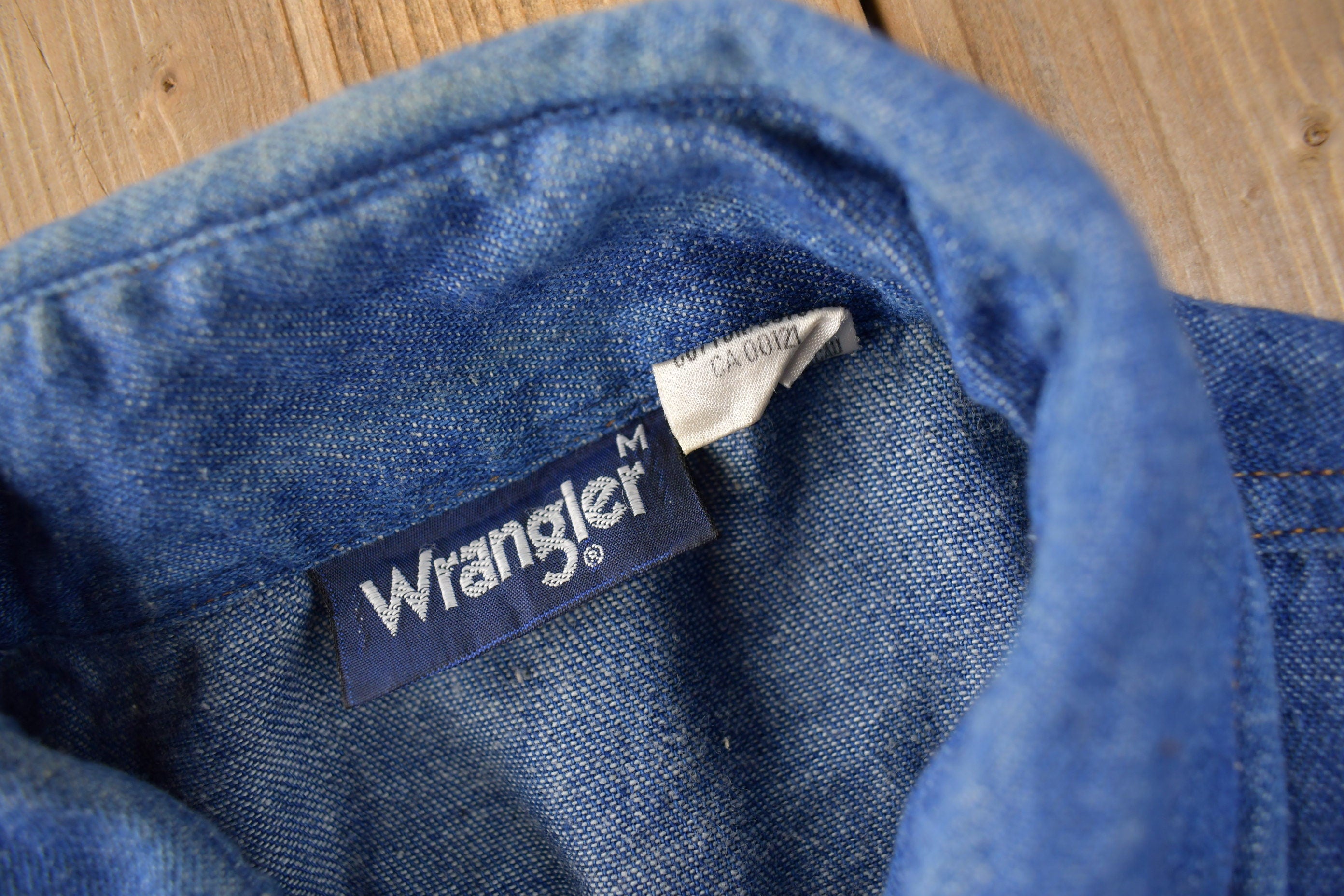Vintage 1990s Wrangleer South Western Style Denim Pearl Snap Button Up Shirt Size M