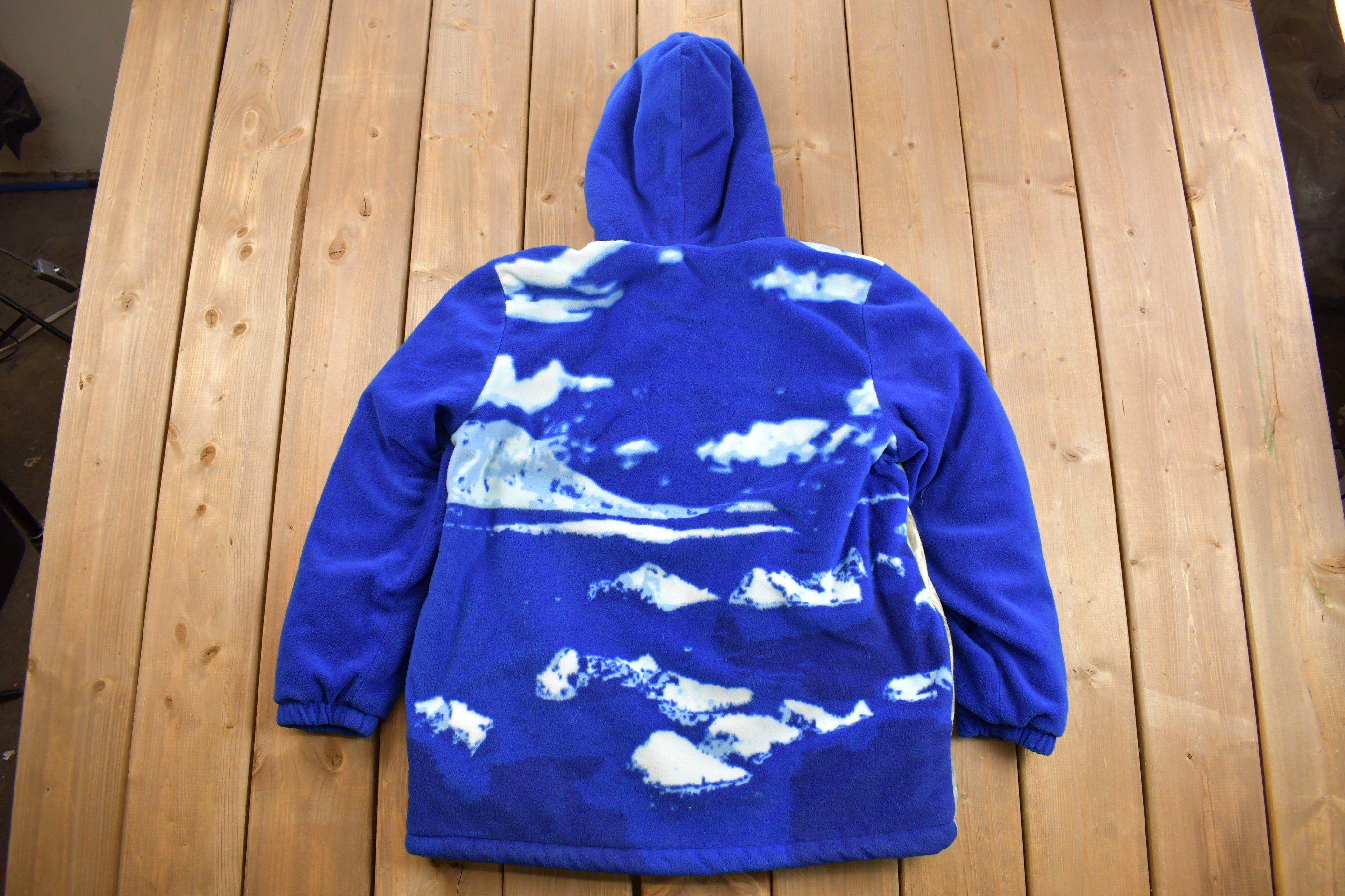 Vintage 1990s Winter Theme Polar Bear Graphic Fleece Sweater Jacket