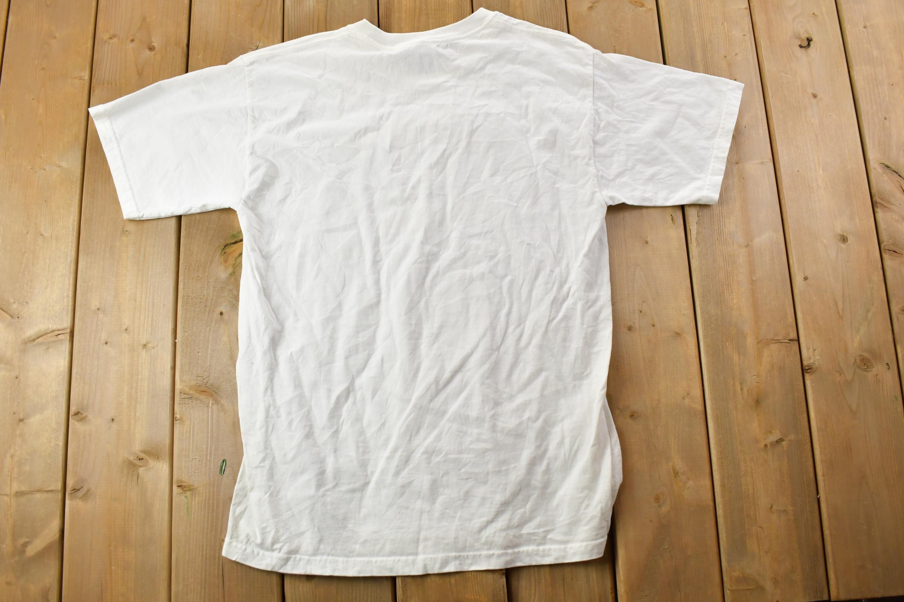 Vintage 1990s Pray Like A Girl Graphic T-Shirt