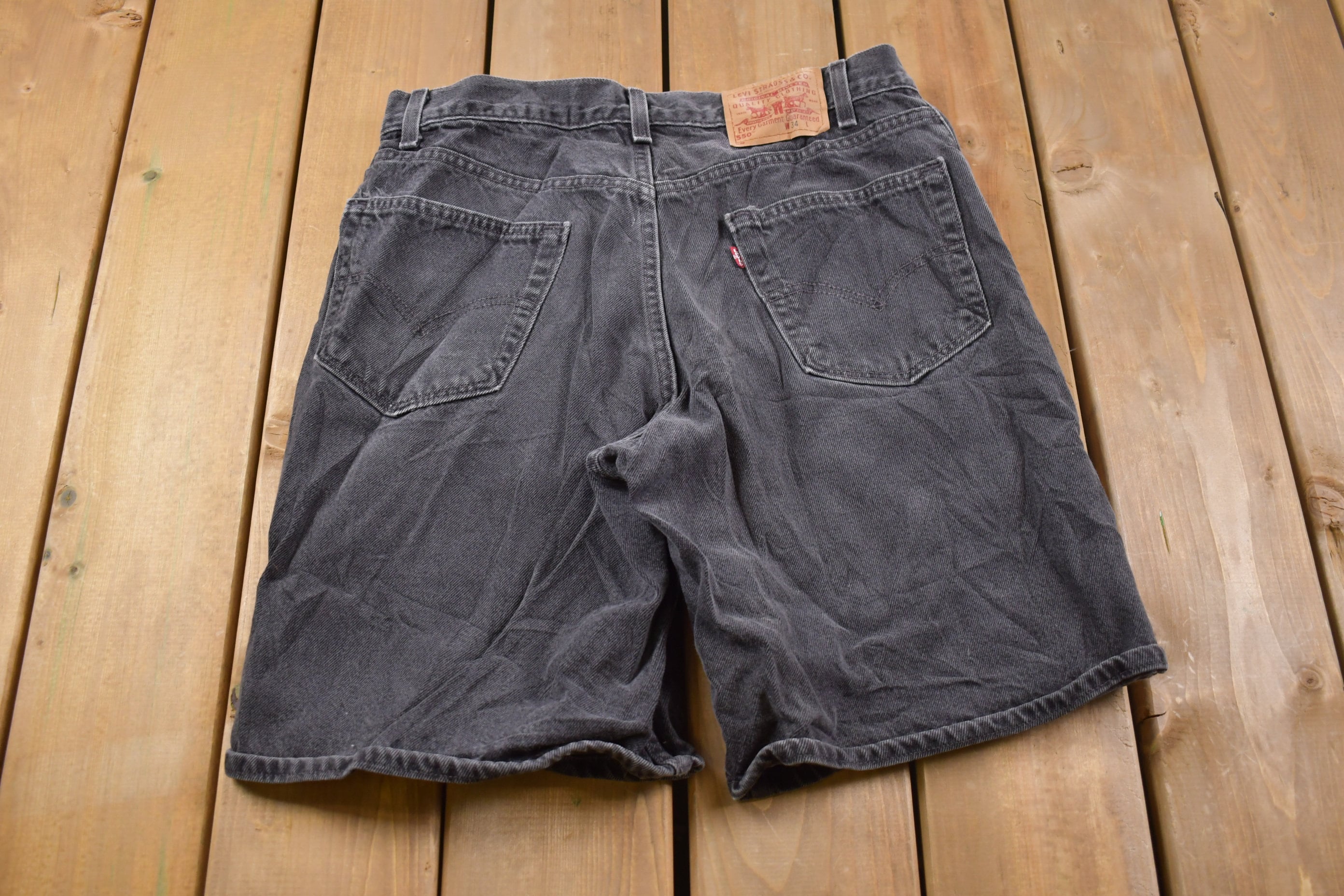 Vintage 1990s Levi's 550 Red Tab Jean Shorts 32 x 9