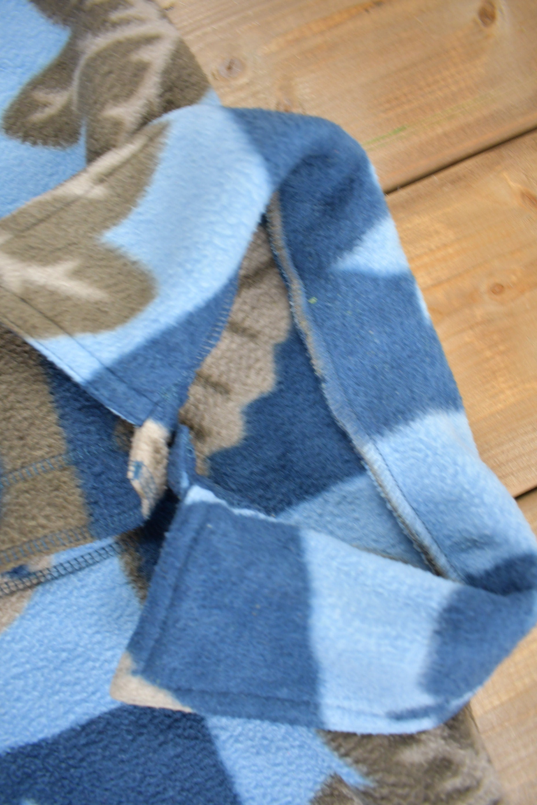 Vintage 1990s Leaves Theme All Over Print Fleece Sweater