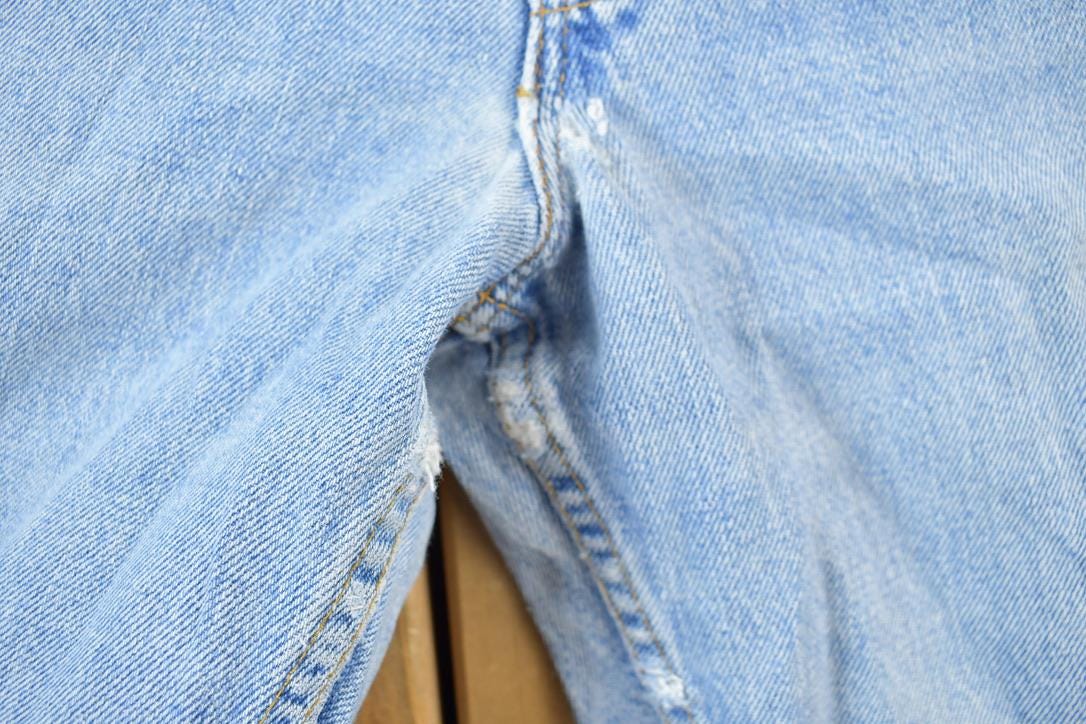 Vintage 1990s Levi's 550 Red Tab Jeans Size 29x 32