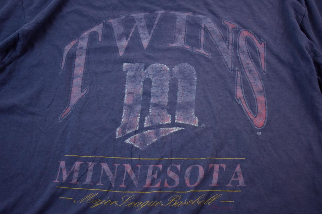 Vintage 1990s MLB Twins Minenesota Graphic T-Shirt / Single Stitch / MLB Baseball / 90s Streetwear / Sportswear / Lee Sport T-Shirt