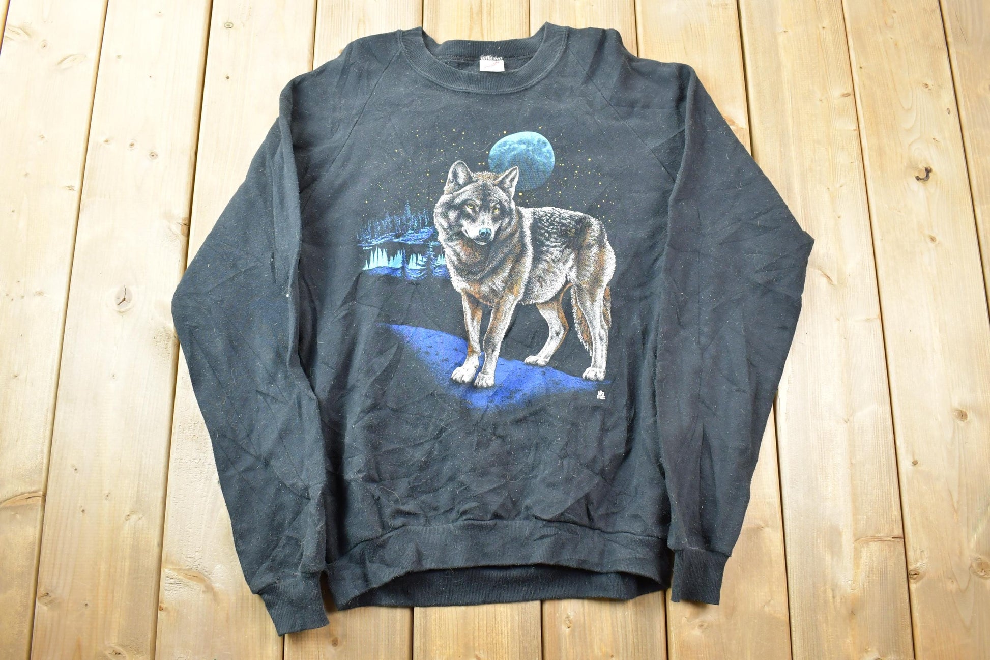 Vintage 1987 Wolf With Northern Lights Moon Theme Crewneck / Vintage Sweatshirt / Outdoorsman / Wilderness Sweatshirt / 80s Sweater