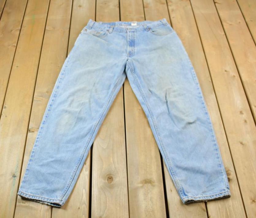 Vintage 1990s Levi's 560 Red Tab Denim Jeans Size 36 x 29 / Blue / Light Wash / Vintage Denim / Made In USA / 90s Levi's / Tapered