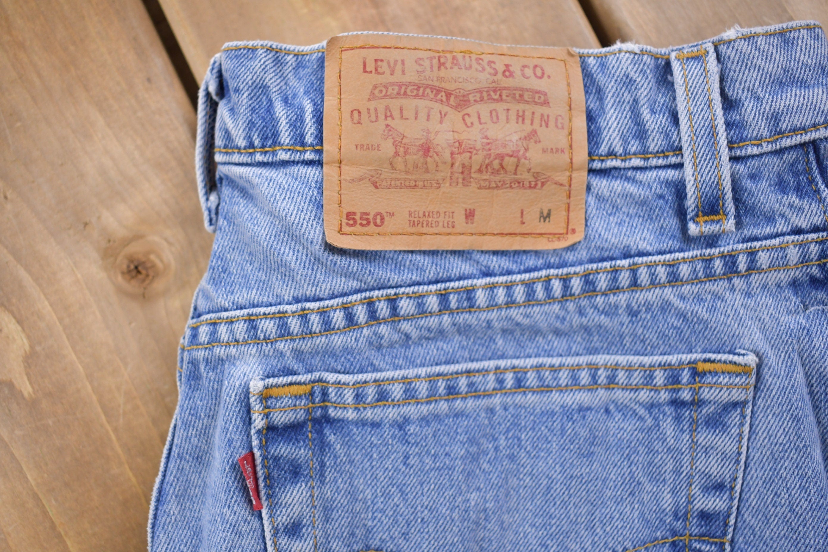 Vintage 1990s Levi's 550 Red Tab Jeans Size 31 x 30