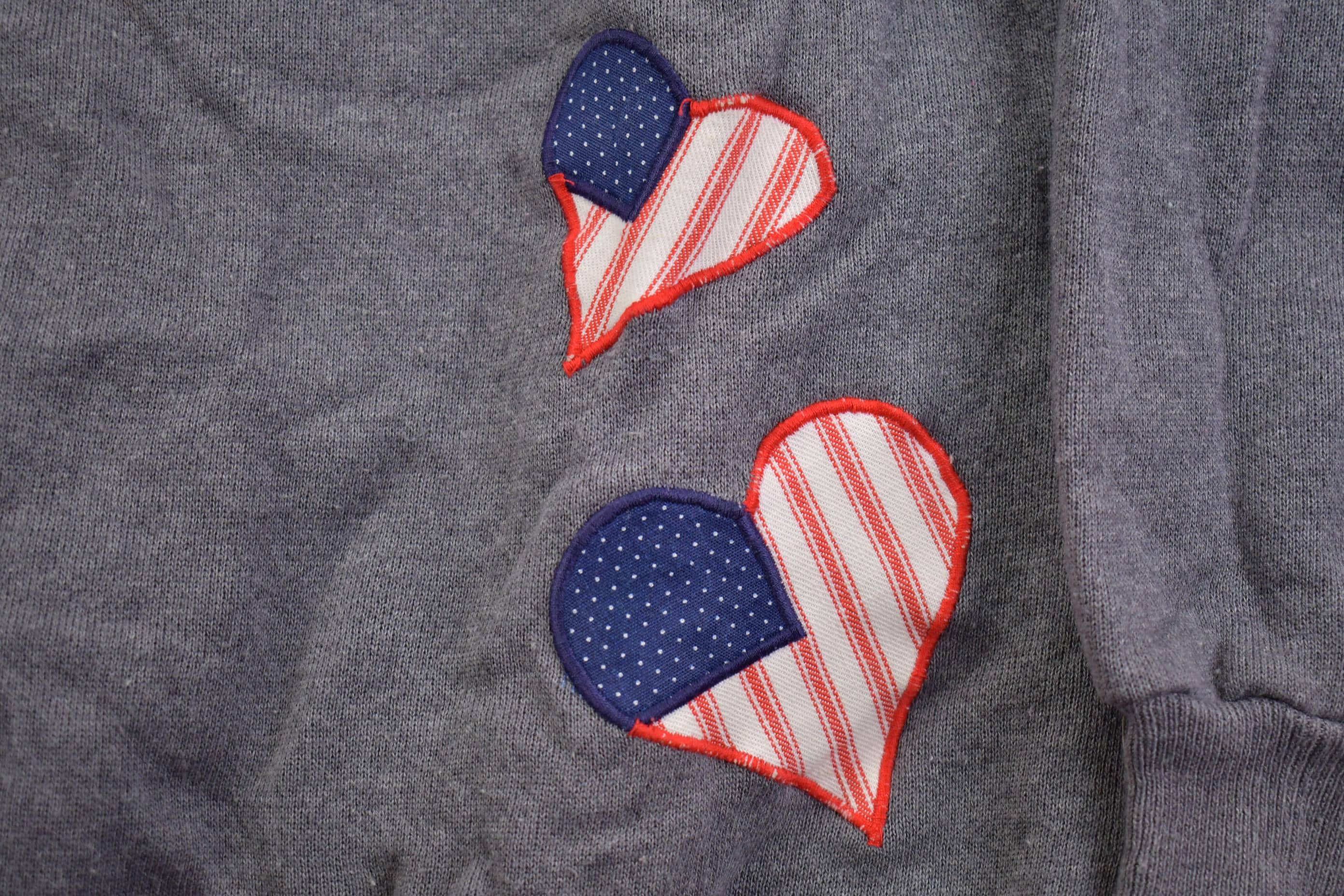 Vintage 1990s Hanes Embroidered USA Hearts Crewneck Sweater Made In USA - XL