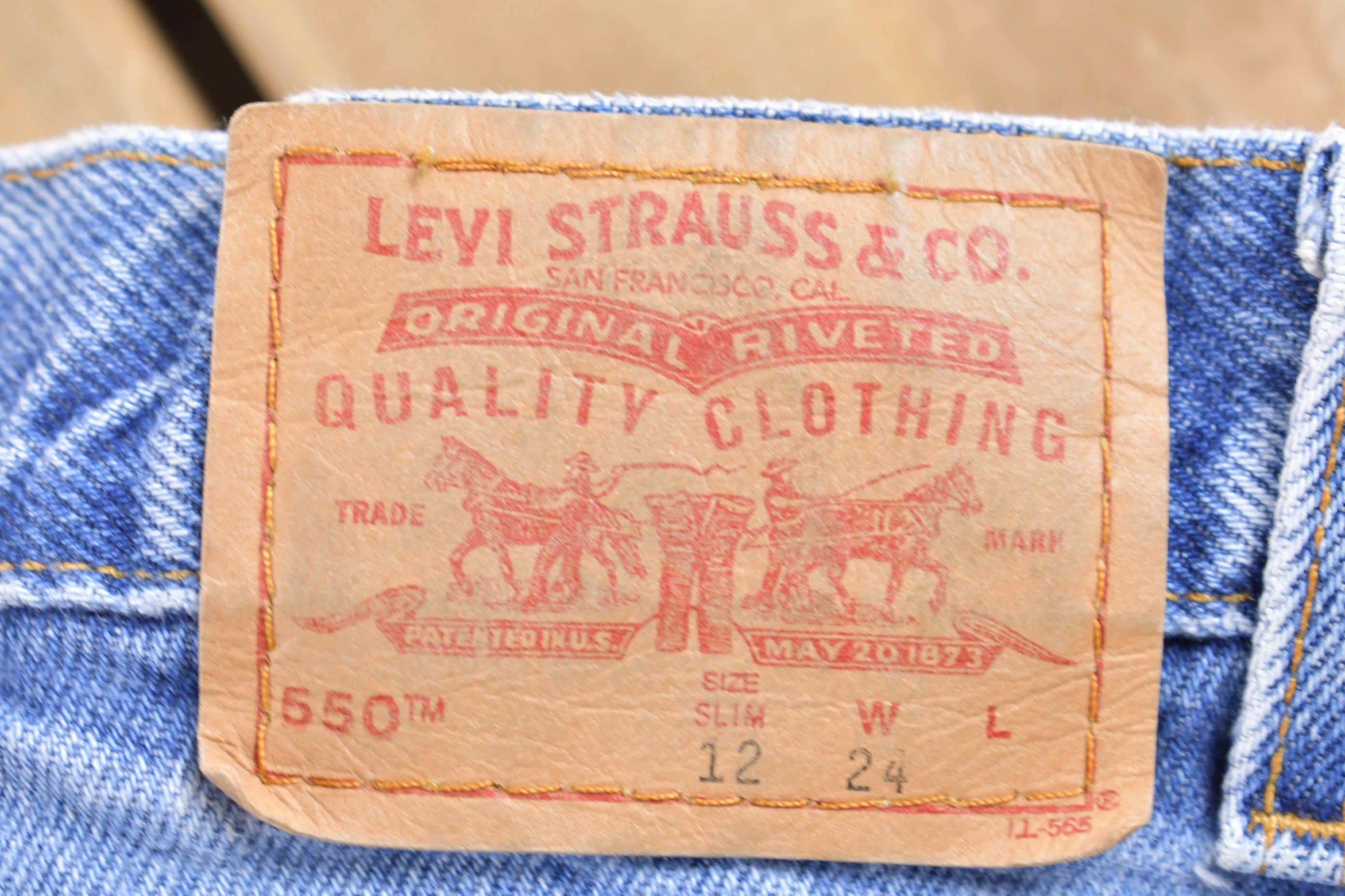 Vintage 1990s Levi's 550 Red Tab Denim Jeans Size 24 x 25