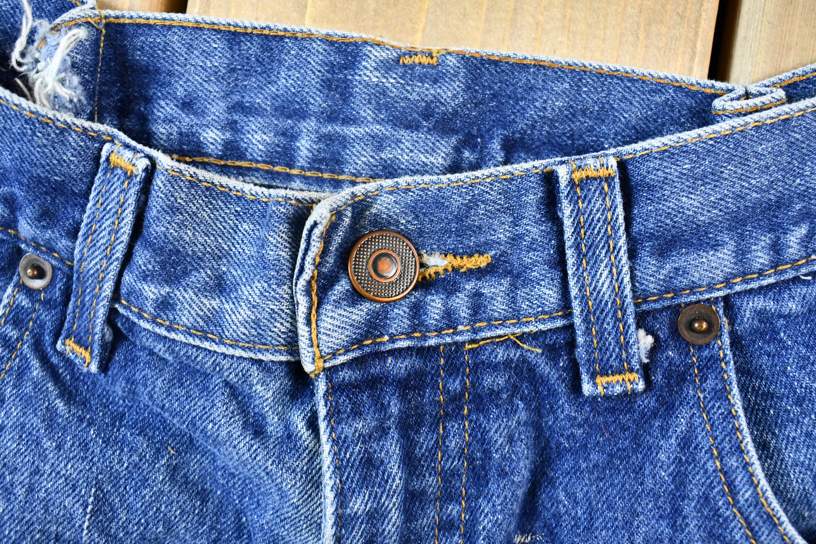 Vintage 2000s Dark Wash Jean Shorts Size 30 x 10