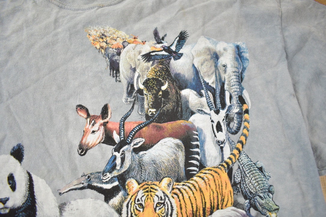 Vintage 1990s Animal Kingdom Theme Graphic T-Shirt