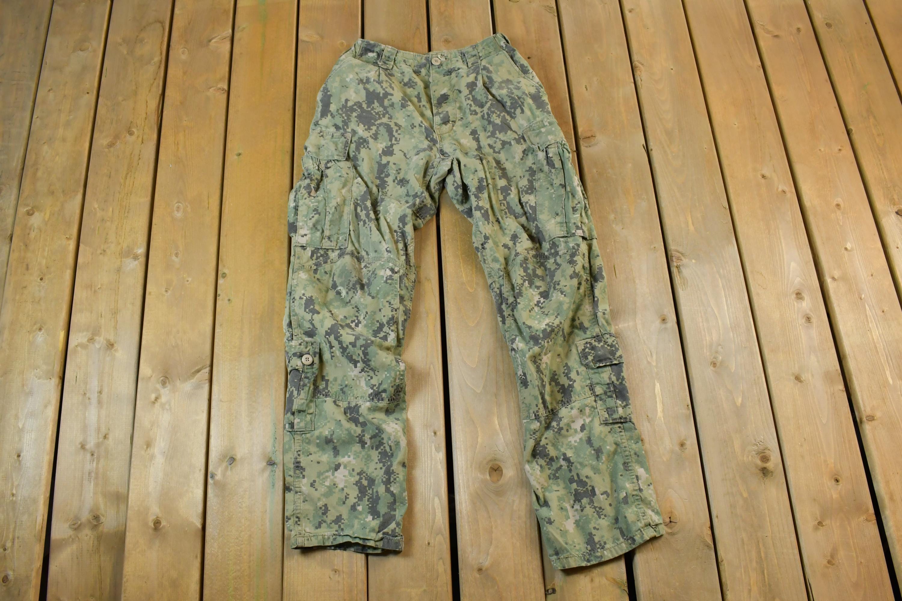 Vintage 1990s Frog Flame Resistant Army Camouflage Cargo Pants Size 30x31