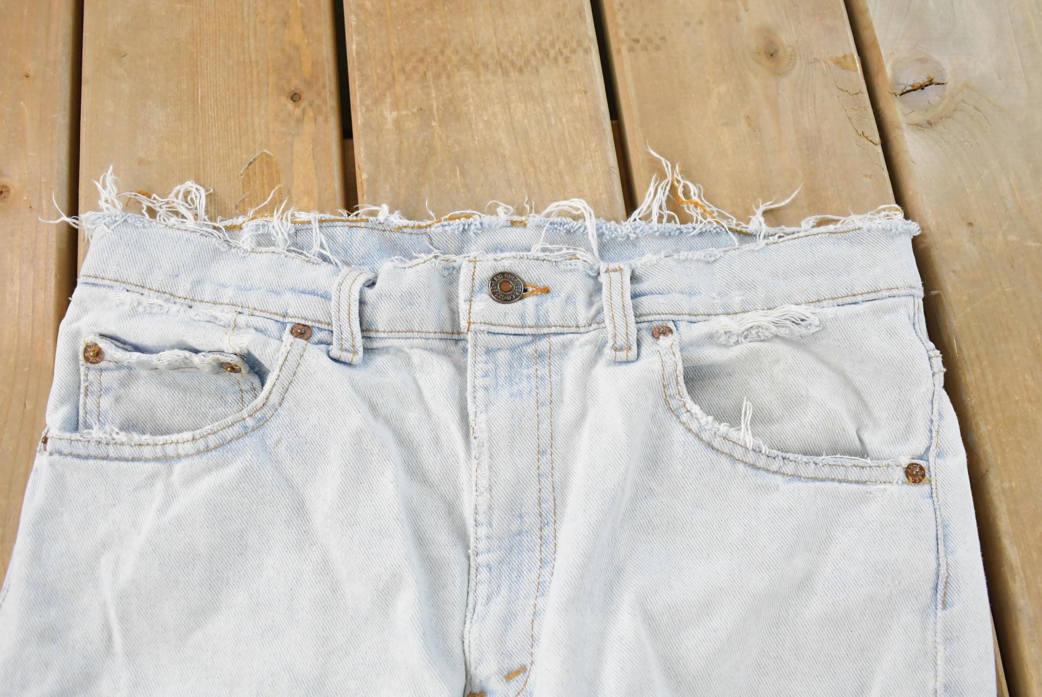 Vintage 1990s Levi's 550 Relaxed Tapered Fit Denim Jeans Men's 32 x 32.5 / 90s Levi's / Distressed Sun Faded Jeans / Made in USA