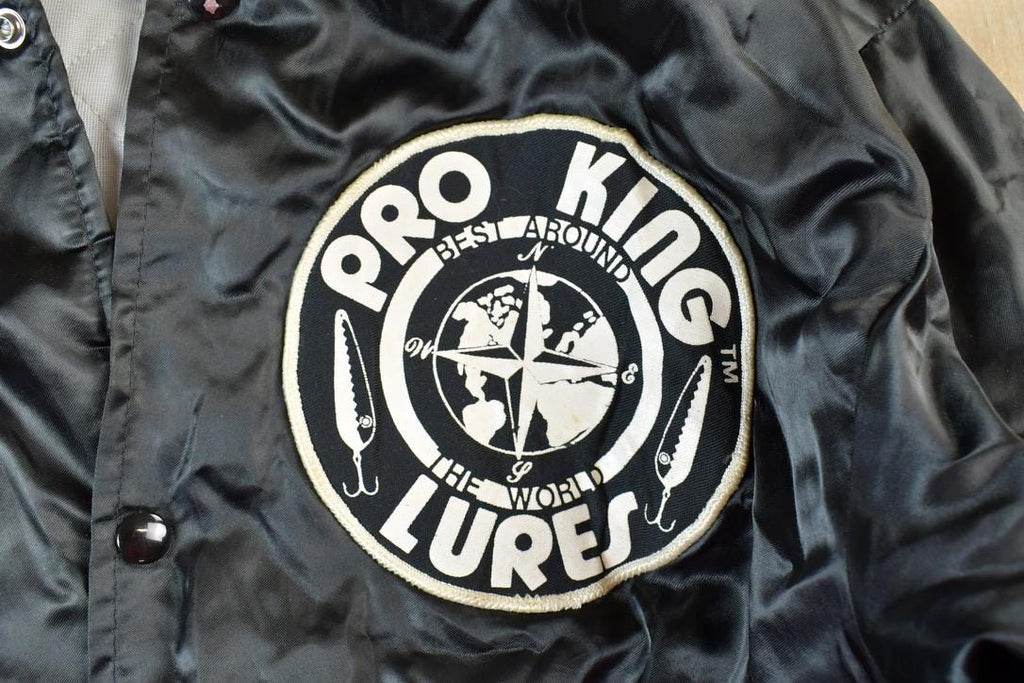 Vintage 1980s Swingster Pro King Lures Embroidered Snap Button Satin Jacket Made In USA