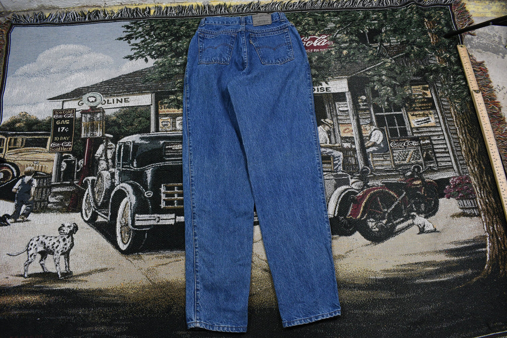 Vintage 1990s Levi's & Strauss 900 Series Jeans Size 29