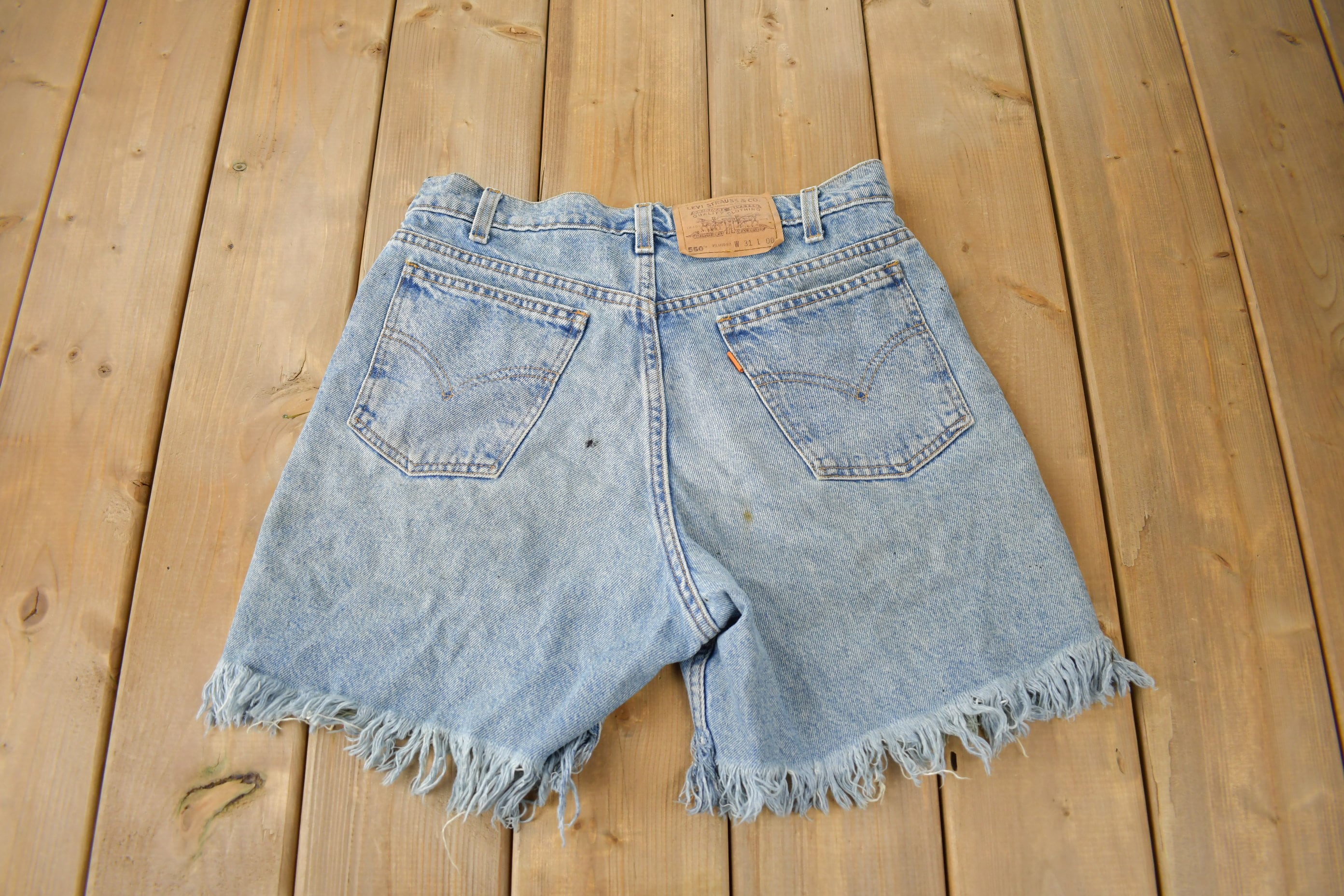Vintage 1990s Levi's 550 Cut Off Relaxed Fit Jean Shorts Size 31 W