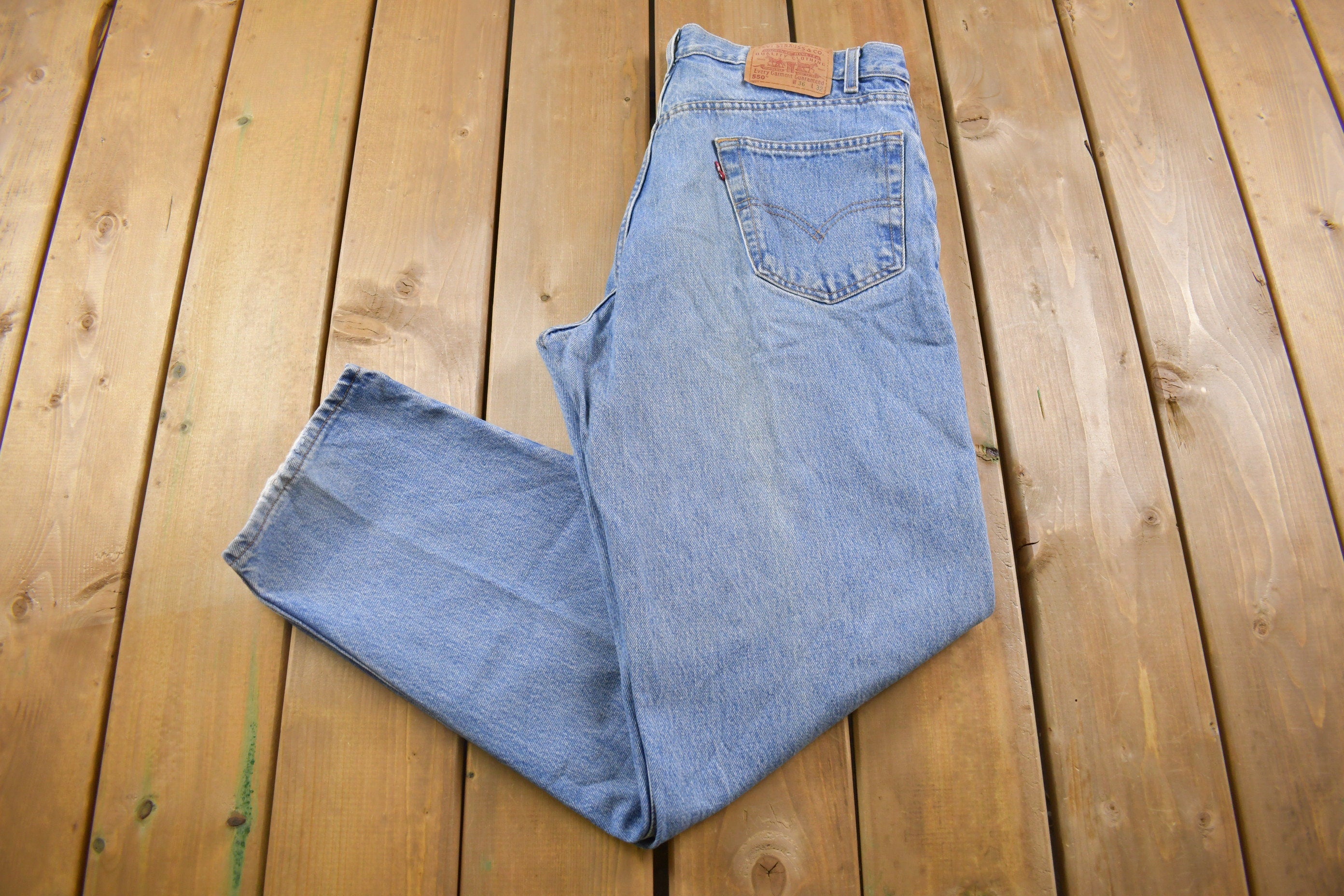 Vintage 1990s Levi's 550 Red Tab Jeans Size 34 x 31