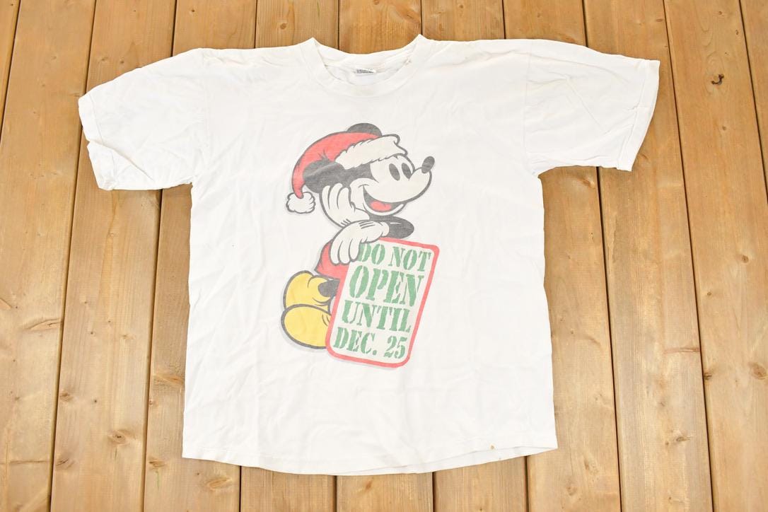 Vintage 1990s Mickey Mouse Christmas Disney Crewneck T Shirt Men's L