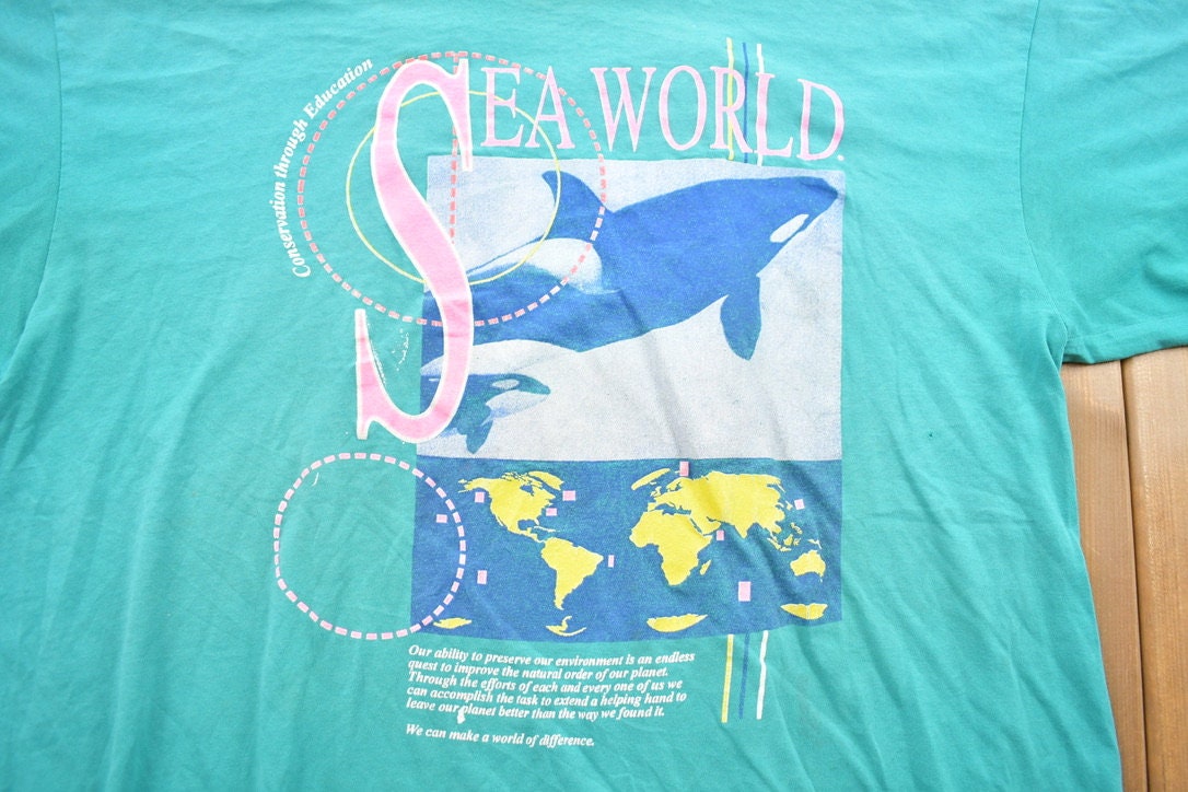Vintage 1990s Sea World Orca Theme Graphic T-Shirt