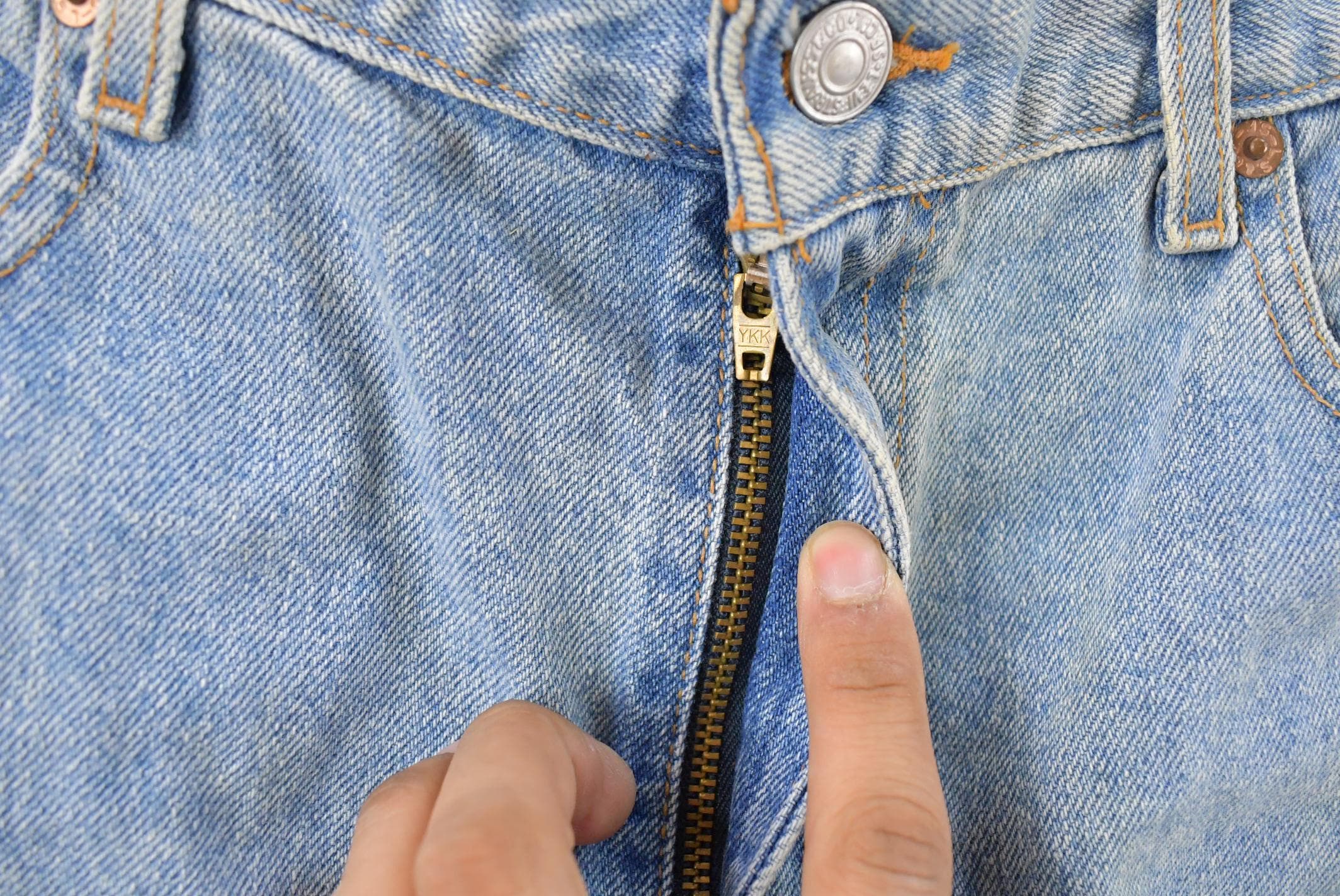 Vintage 1990s Levi's 550 Relaxed Denim Jean Shorts Men's 35 / Relaxed Fit / 90s Shorts / Bottoms / Vintage Jeans/ Jorts