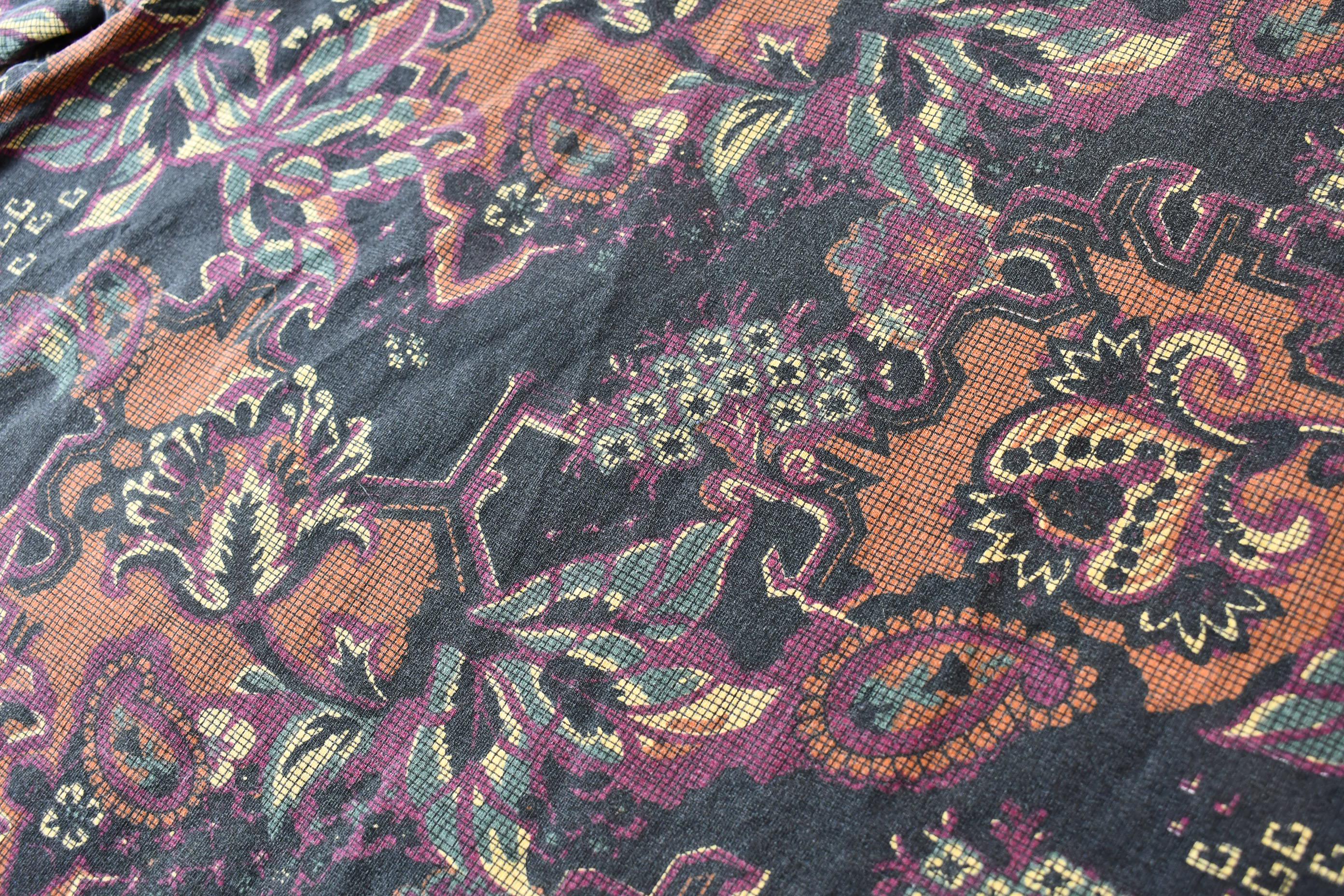 Vintage 1990s Abstract Patterned All-Over-Print Textured Long Sleeve Graphic T-Shirt
