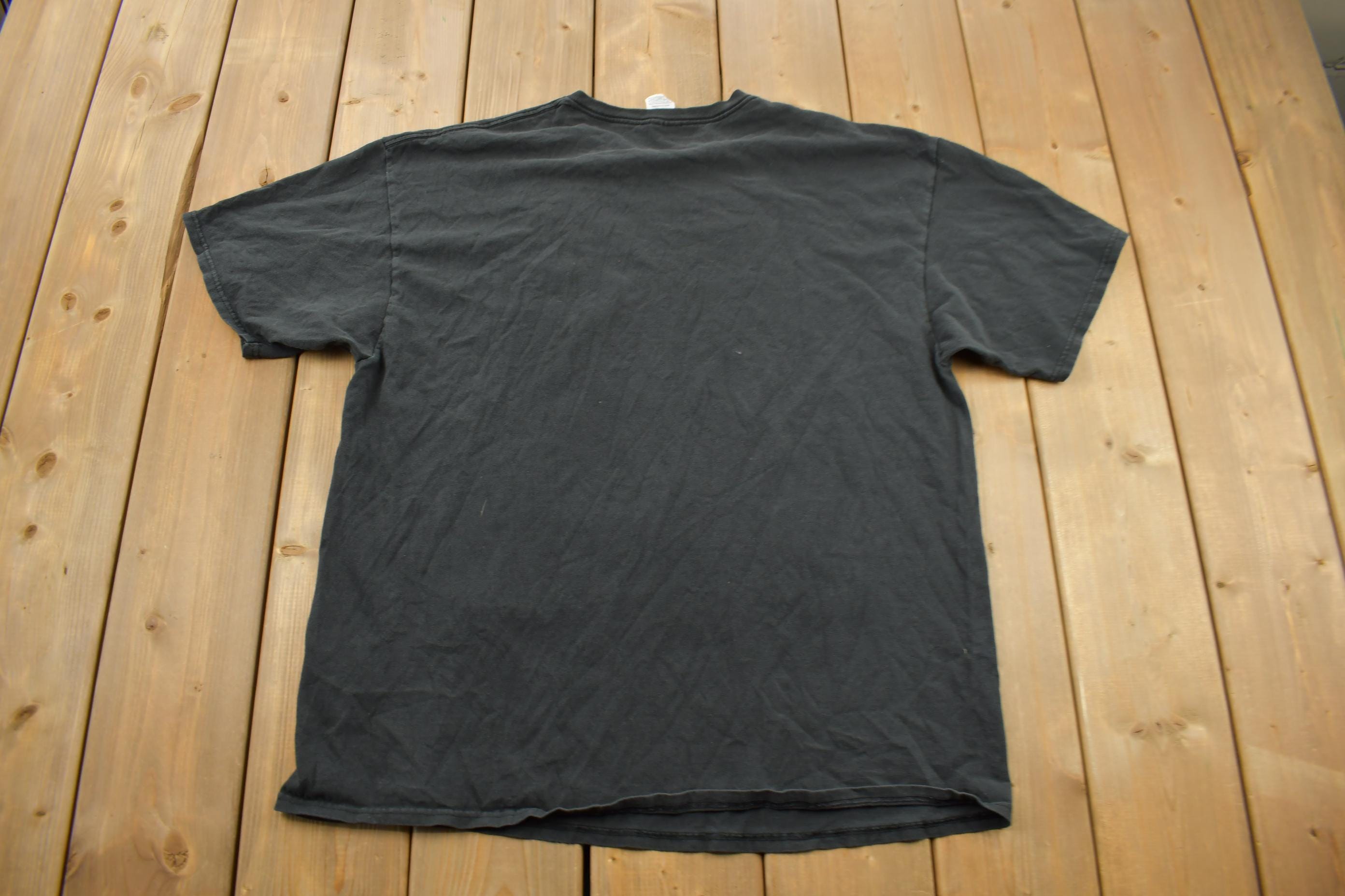 Vintage Y2K Grey Wolves Graphic T-Shirt