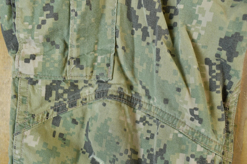 Vintage 1990s Frog Flame Resistant Army Camouflage Cargo Pants Size 30x31