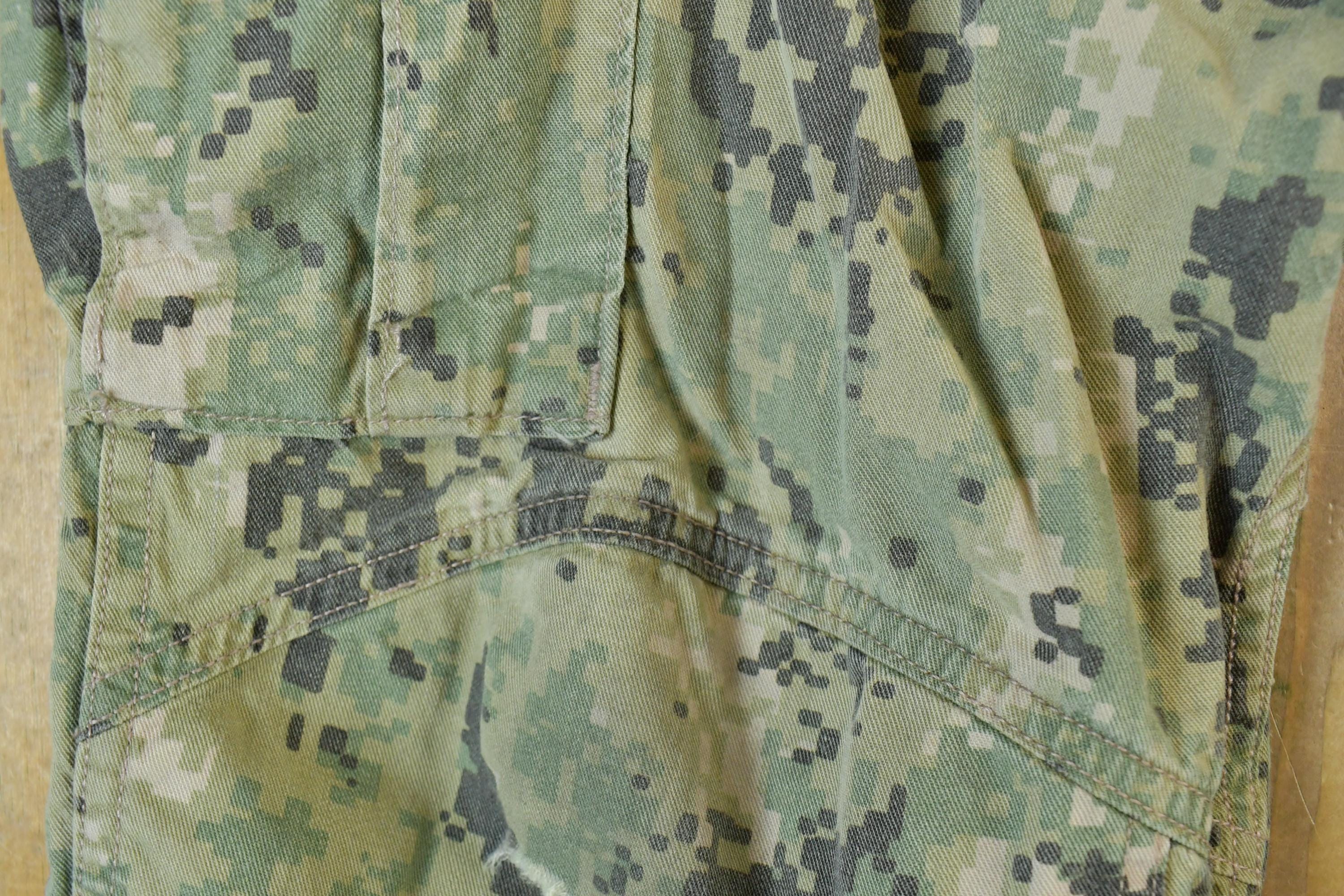 Vintage 1990s Frog Flame Resistant Army Camouflage Cargo Pants Size 30x31