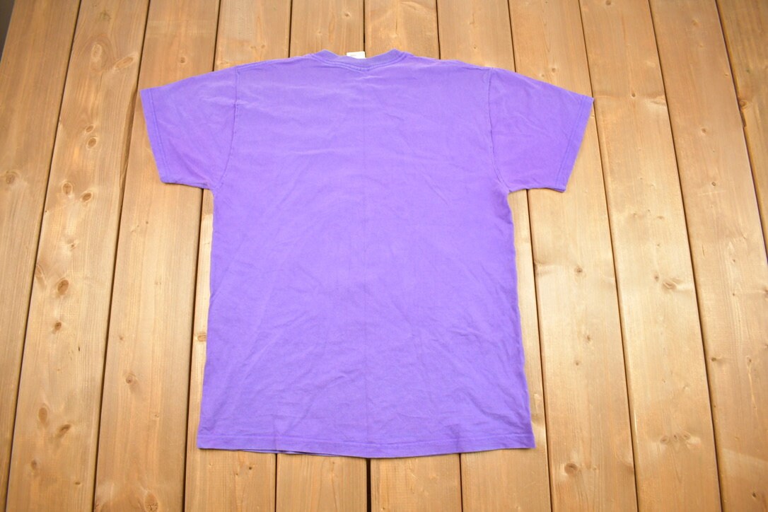 Vintage 2004 New Orleans Mardi Gras Graphic T Shirt