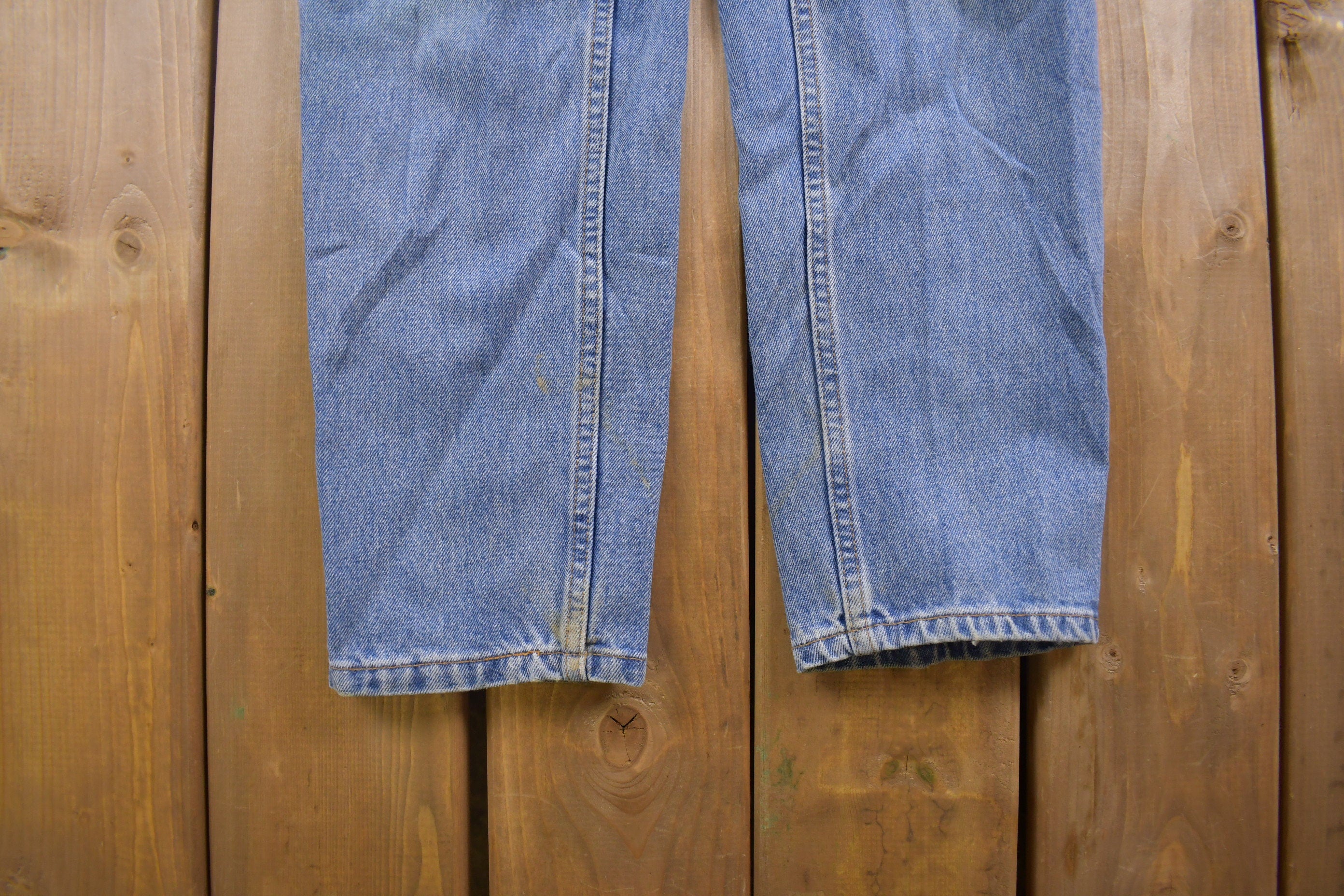 Vintage 1990s Levi's 550 Red Tab Jeans Size 26 x 33