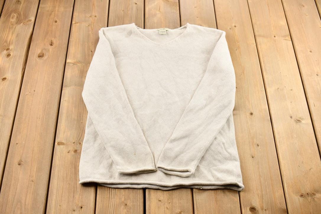 Vintage 1990s White Eddie Bauer Rolled Hem Lightweight Knit Shallow V-Neck Sweater