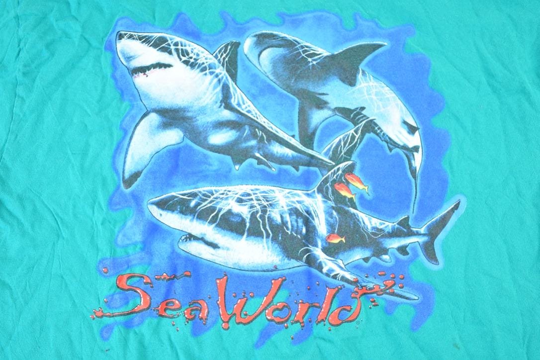 Vintage 1990s Seaworld Sharks Souvenir Single Stitch Graphic Print T-Shirt Made In USA