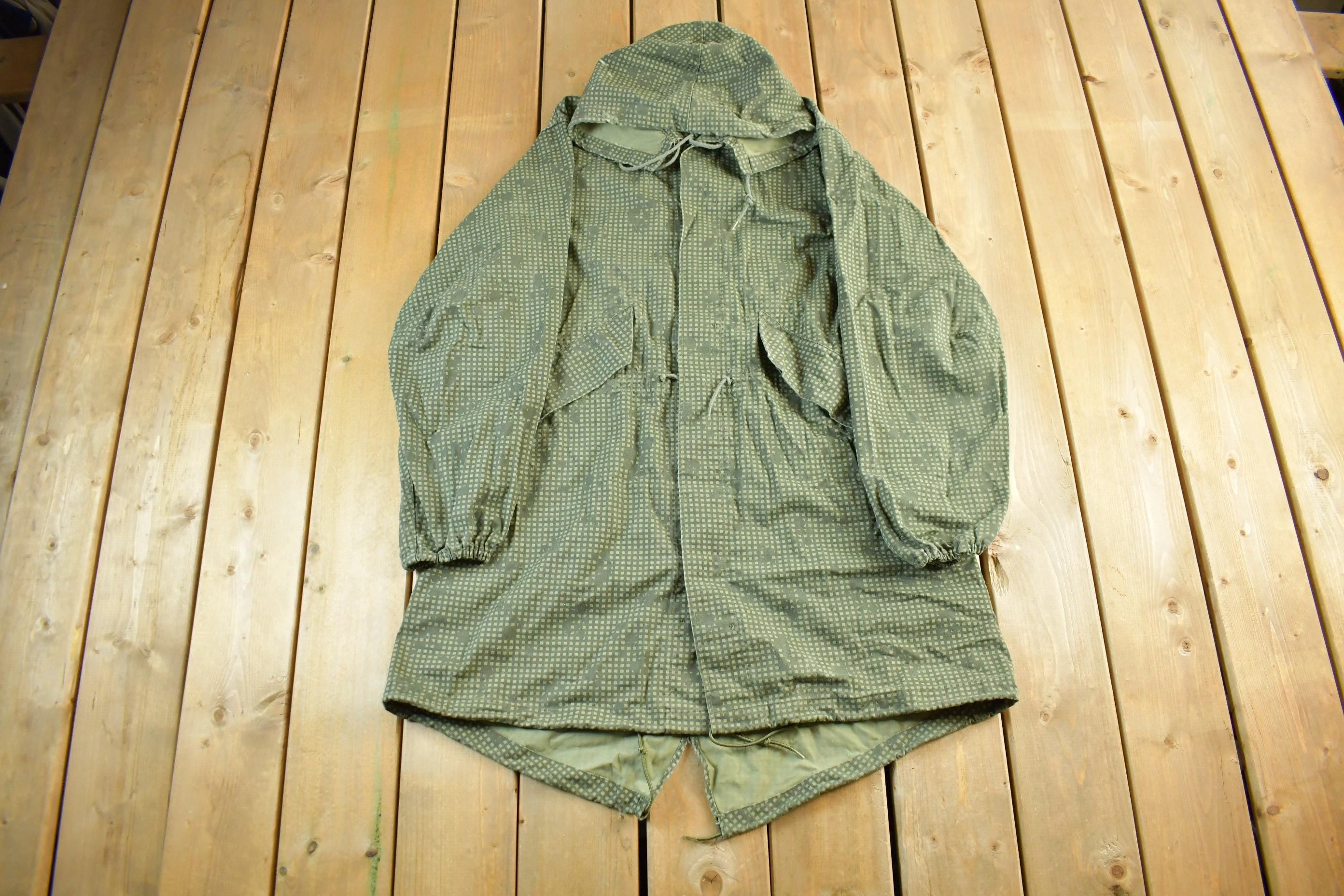 Vintage 1990s Military Parka Camo Jacket Men's Medium / Zip Up Hooded Coat / 90s Army Green / Army Jacket / Military Parka