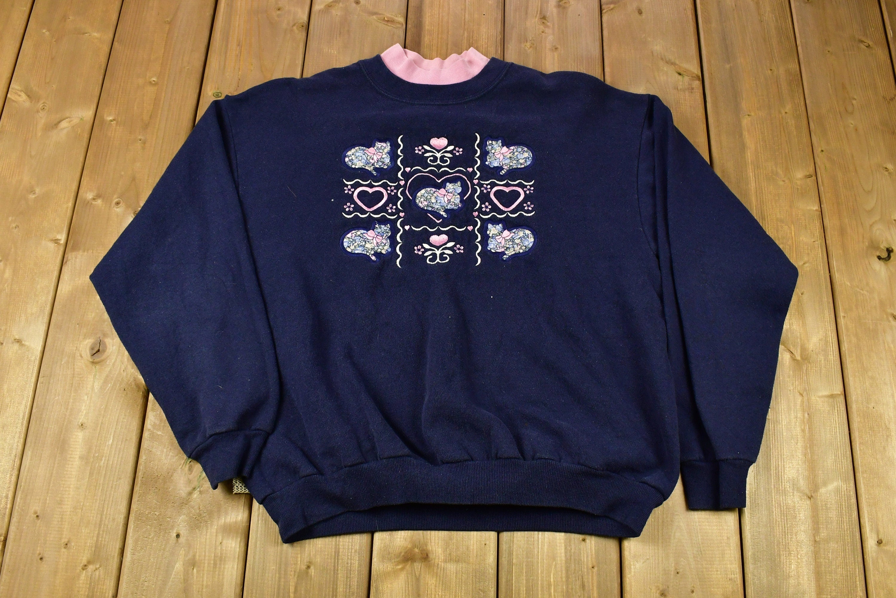 Vintage 1990s Embroidered Cats And Hearts Cute Crewneck
