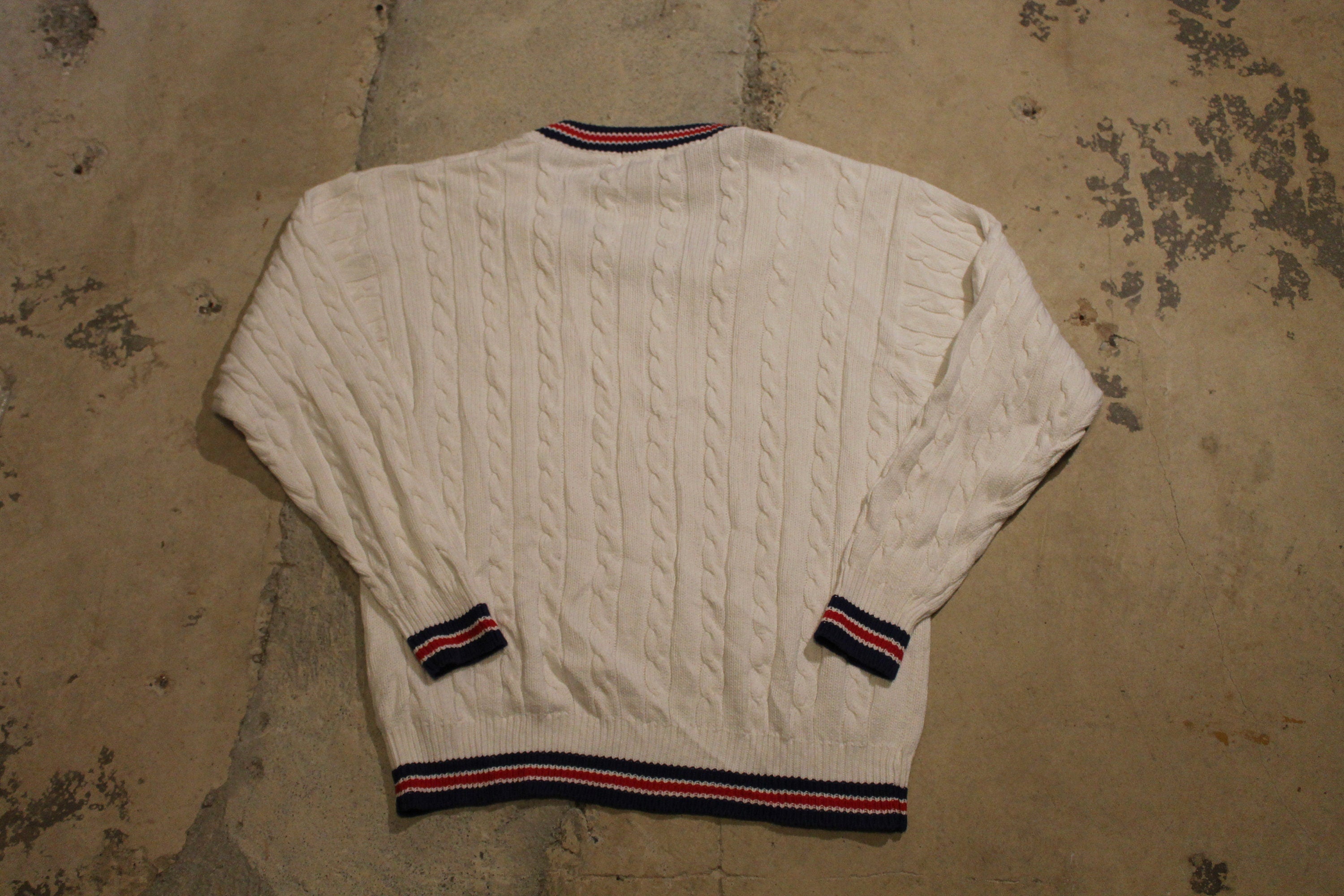 Vintage 1990s 3D Cable Knit Pattern V-Neck Sweater /