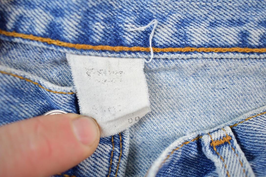 Vintage 1990s Levi Strauss Red Tab 550 Denim Jean Shorts Size 32 x 6