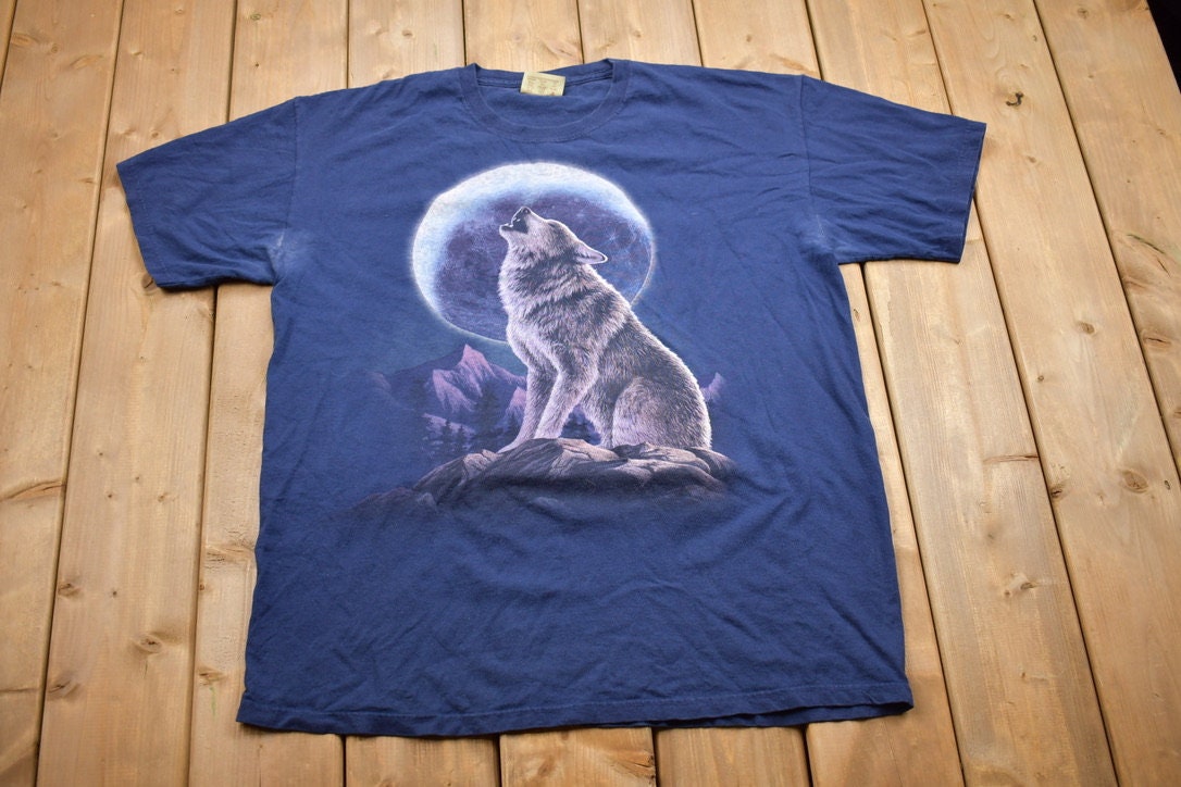 Vintage 2000s The Mountain Wolf Theme Graphic T-Shirt